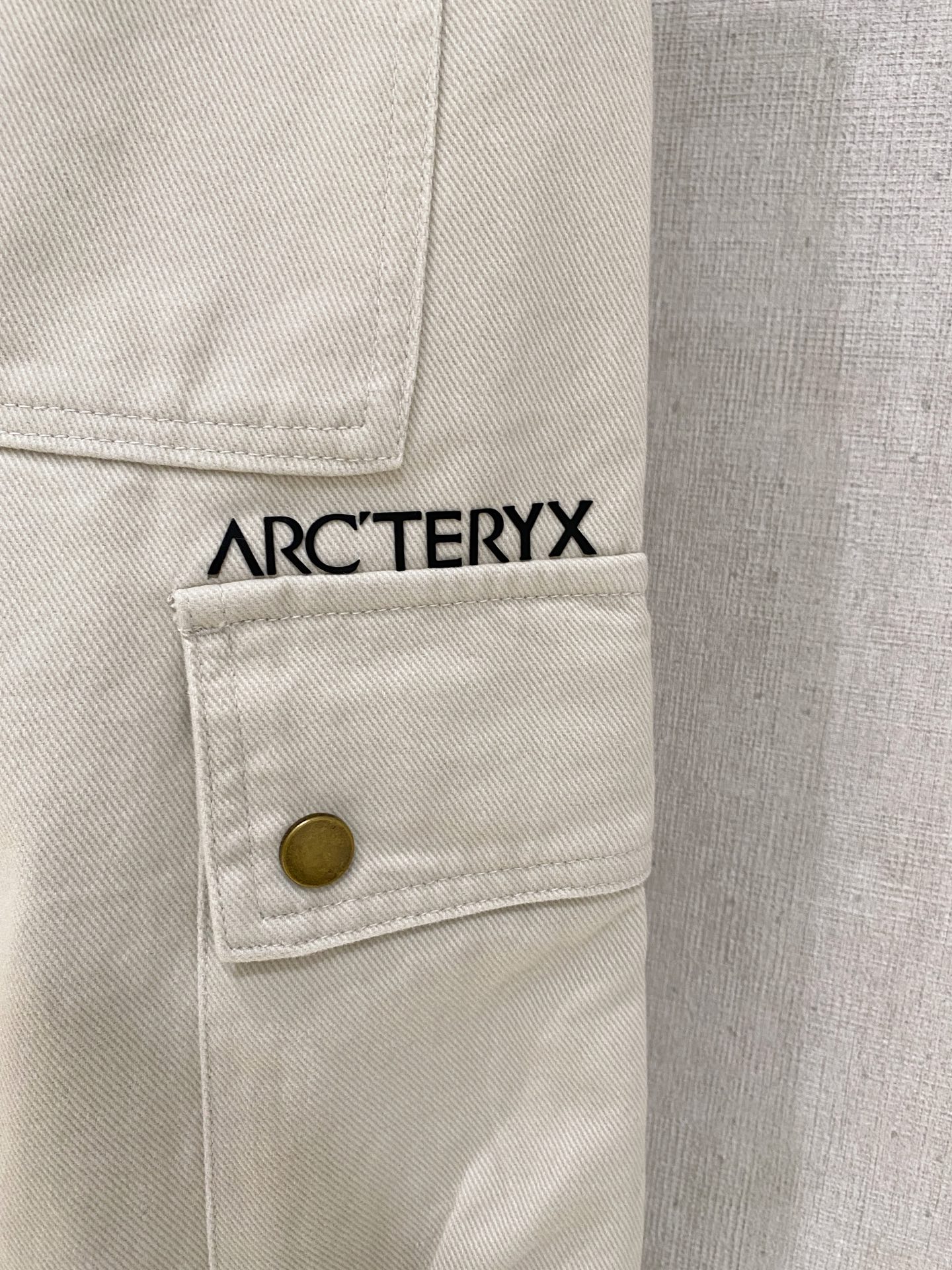 🌾 始祖鸟 【新品】秋冬加厚休闲裤金典再次出现，原单订制超级百搭款。独家定制面料，挺阔有型，贴身舒适。原