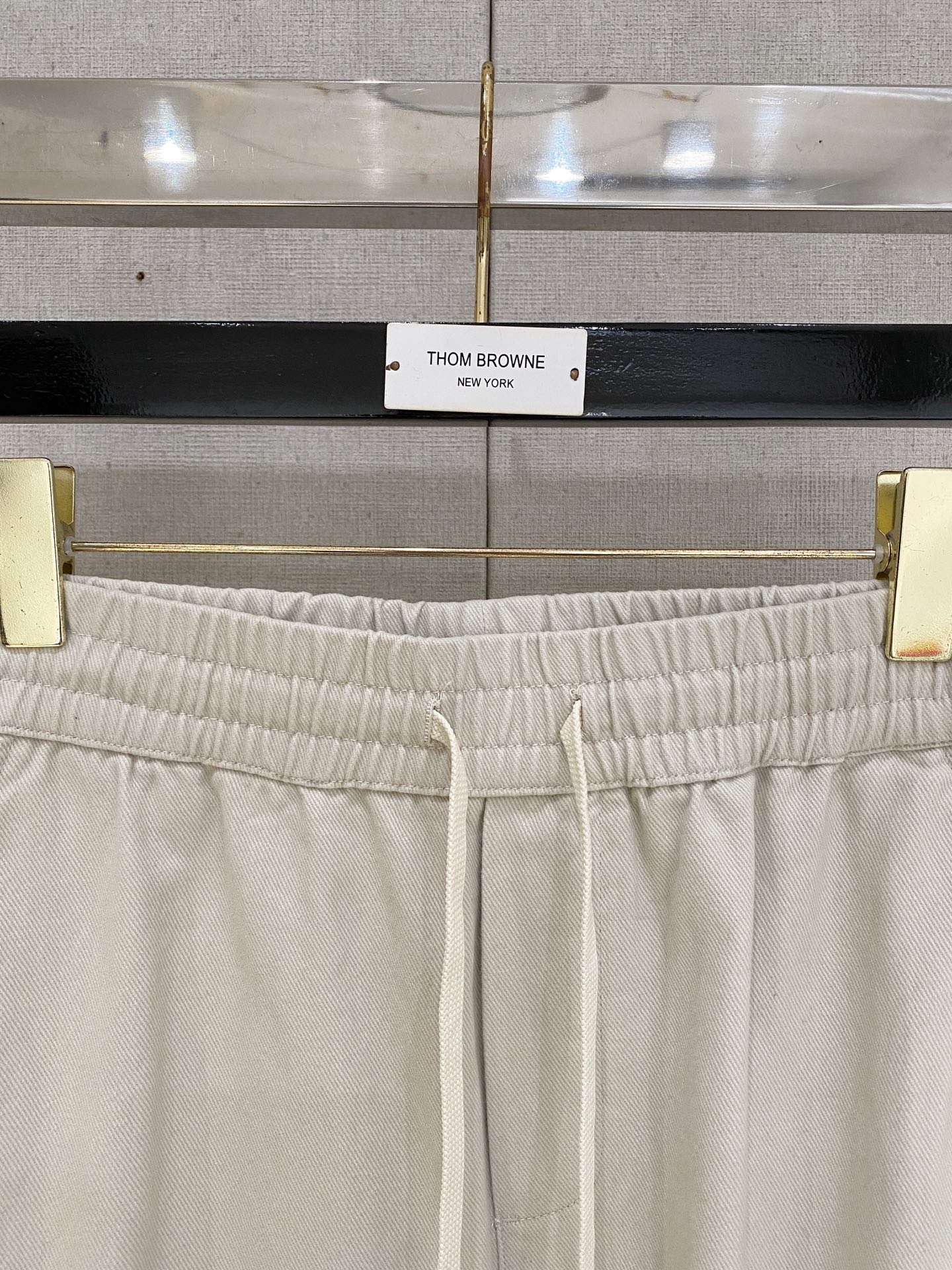 🌾 始祖鸟 【新品】秋冬加厚休闲裤金典再次出现，原单订制超级百搭款。独家定制面料，挺阔有型，贴身舒适。原