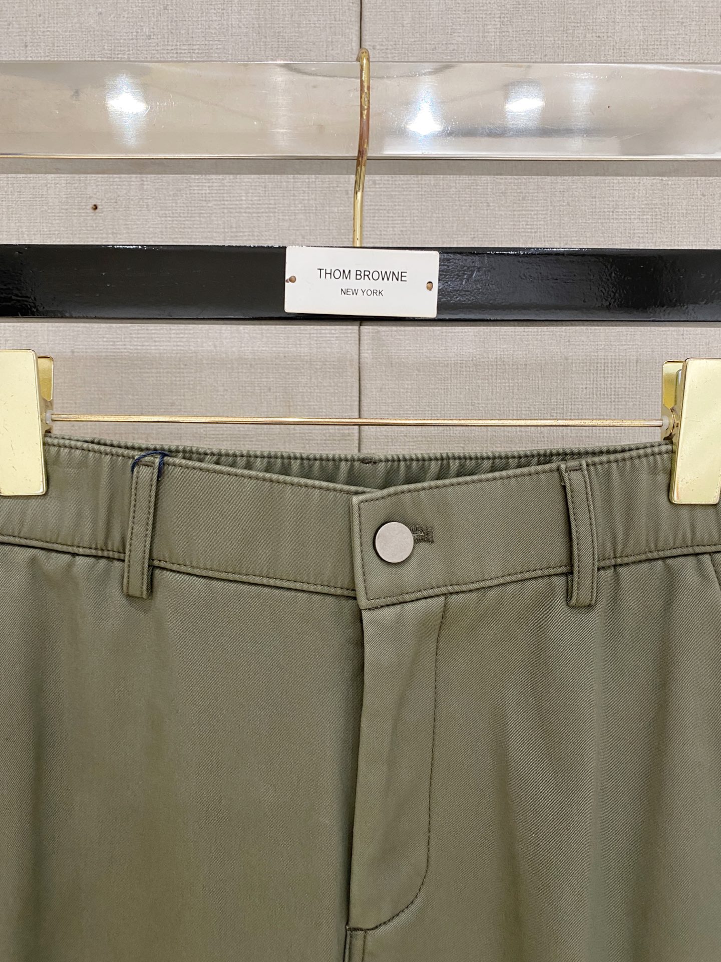 🌾 LV 【新品】秋冬加绒休闲裤金典再次出现，原单订制超级百搭款。独家定制面料，挺阔有型，贴身舒适。原版