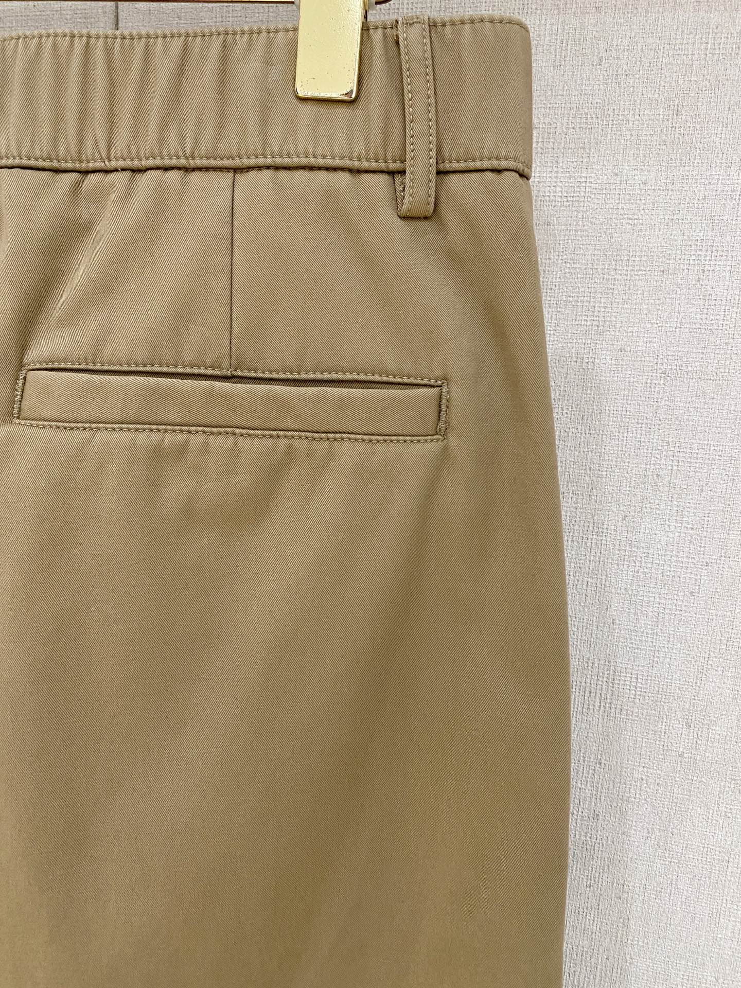 🌾 LV 【新品】秋冬加绒休闲裤金典再次出现，原单订制超级百搭款。独家定制面料，挺阔有型，贴身舒适。原版