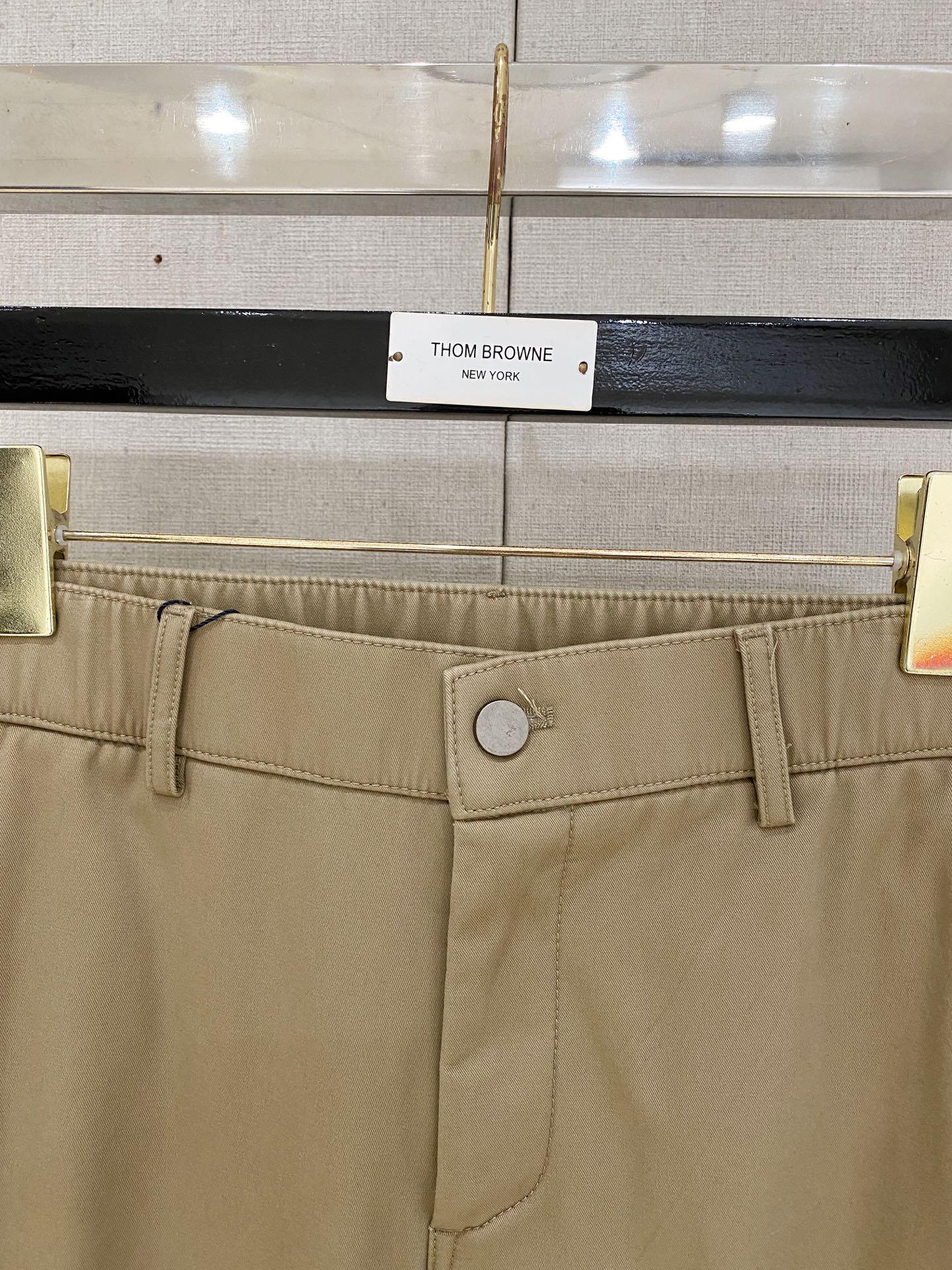 🌾 LV 【新品】秋冬加绒休闲裤金典再次出现，原单订制超级百搭款。独家定制面料，挺阔有型，贴身舒适。原版