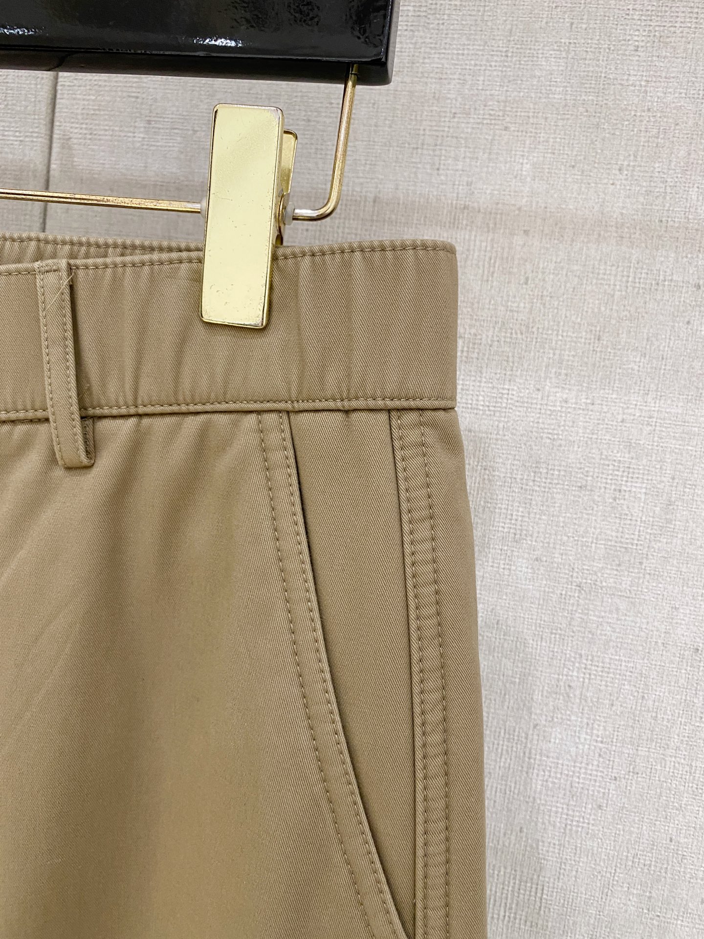 🌾 LV 【新品】秋冬加绒休闲裤金典再次出现，原单订制超级百搭款。独家定制面料，挺阔有型，贴身舒适。原版