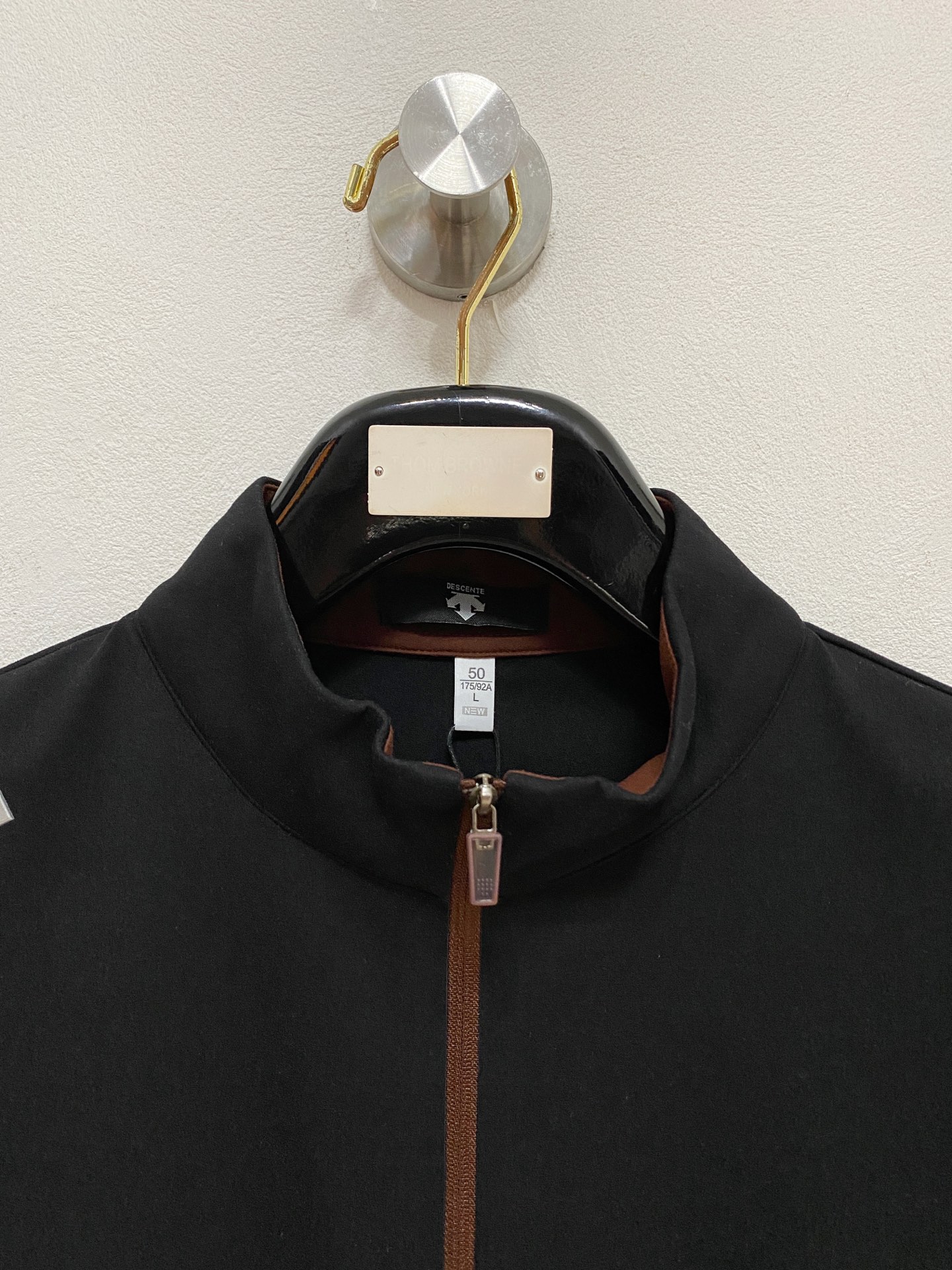 迪桑特 25ss早秋【新品】半高领打底衫单穿卫衣爆款 超前卫设计风格 细腻舒适 穿着非常轻便不易起皱。多重重工艺 整体的