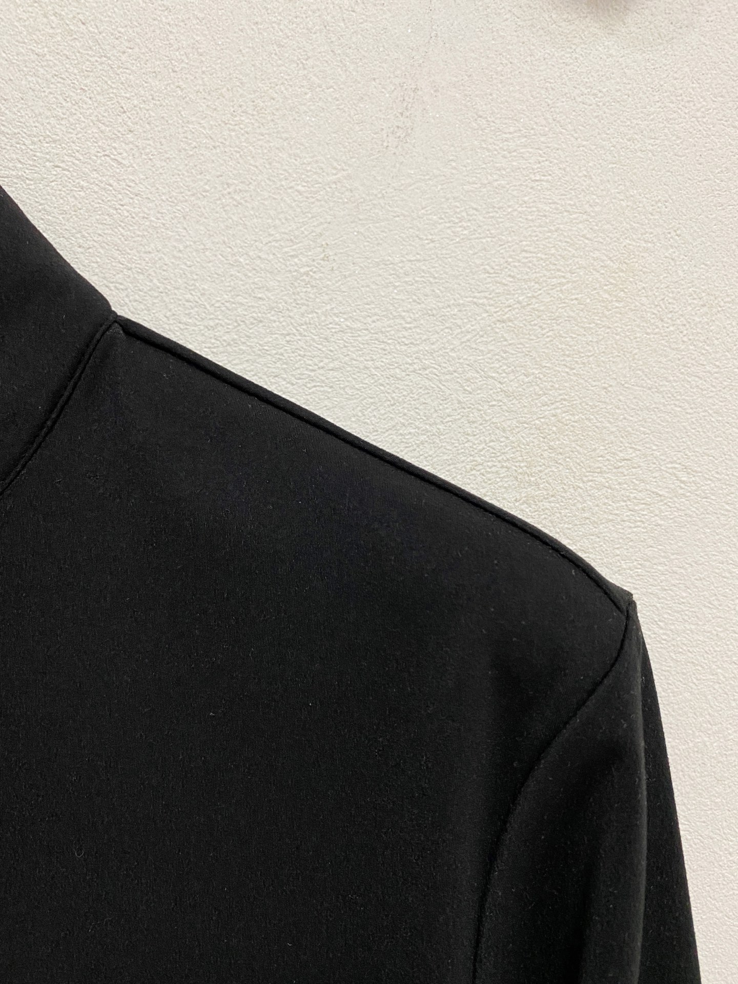 迪桑特 25ss早秋【新品】半高领打底衫单穿卫衣爆款 超前卫设计风格 细腻舒适 穿着非常轻便不易起皱。多重重工艺 整体的