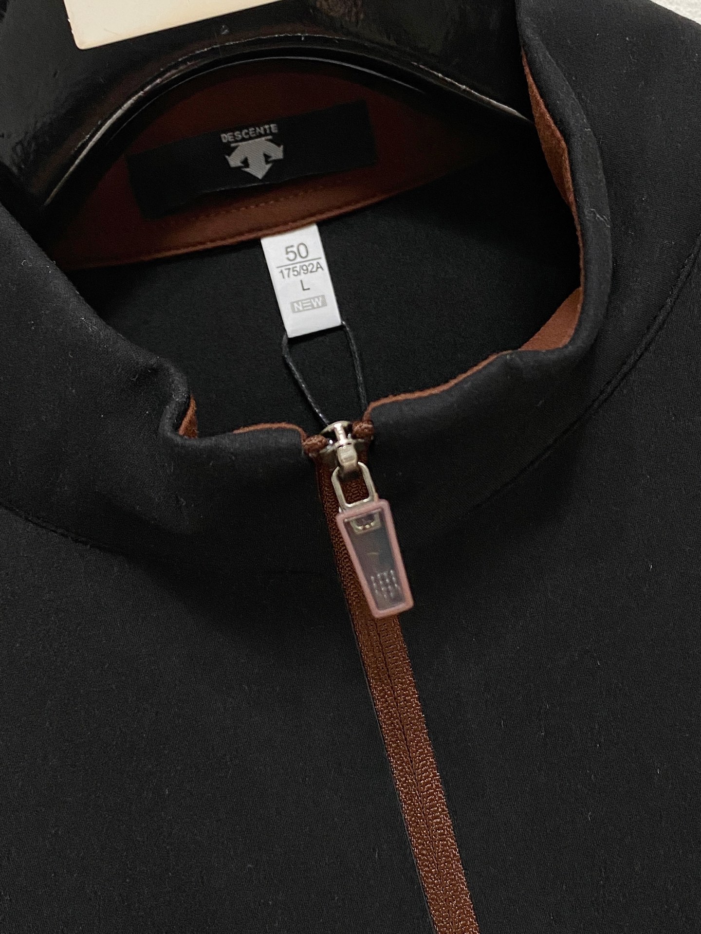 迪桑特 25ss早秋【新品】半高领打底衫单穿卫衣爆款 超前卫设计风格 细腻舒适 穿着非常轻便不易起皱。多重重工艺 整体的