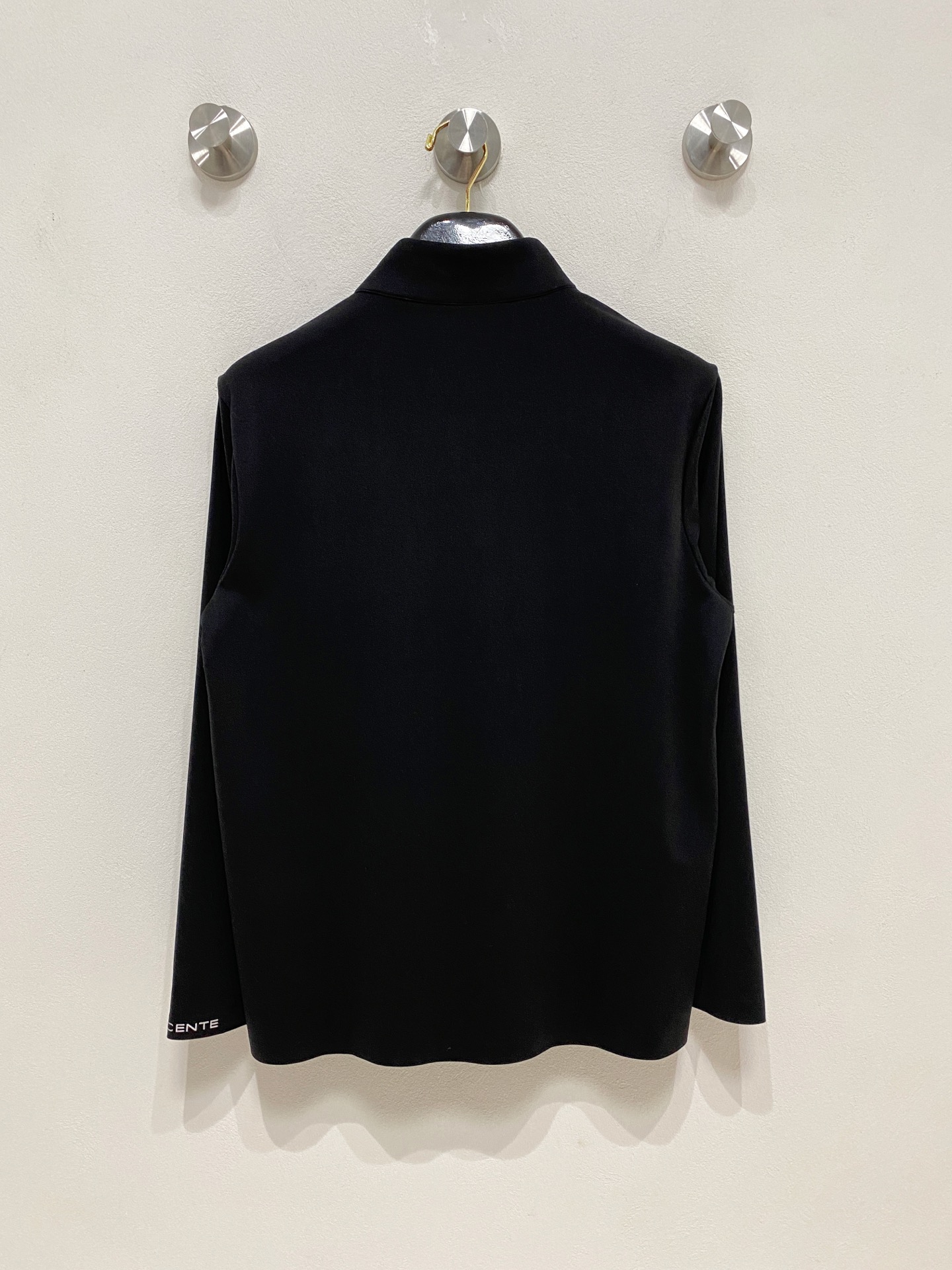 迪桑特 25ss早秋【新品】半高领打底衫单穿卫衣爆款 超前卫设计风格 细腻舒适 穿着非常轻便不易起皱。多重重工艺 整体的