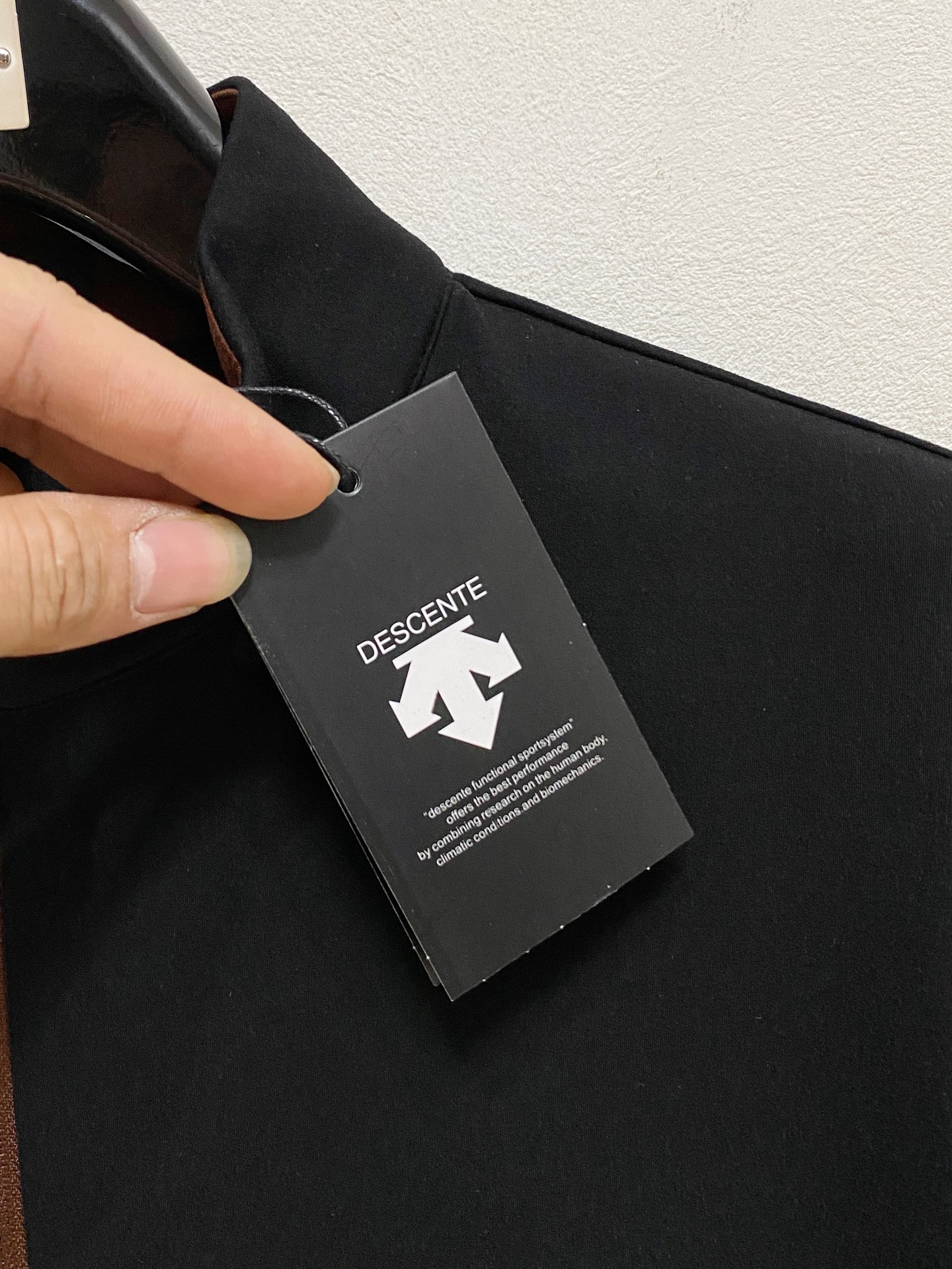 迪桑特 25ss早秋【新品】半高领打底衫单穿卫衣爆款 超前卫设计风格 细腻舒适 穿着非常轻便不易起皱。多重重工艺 整体的