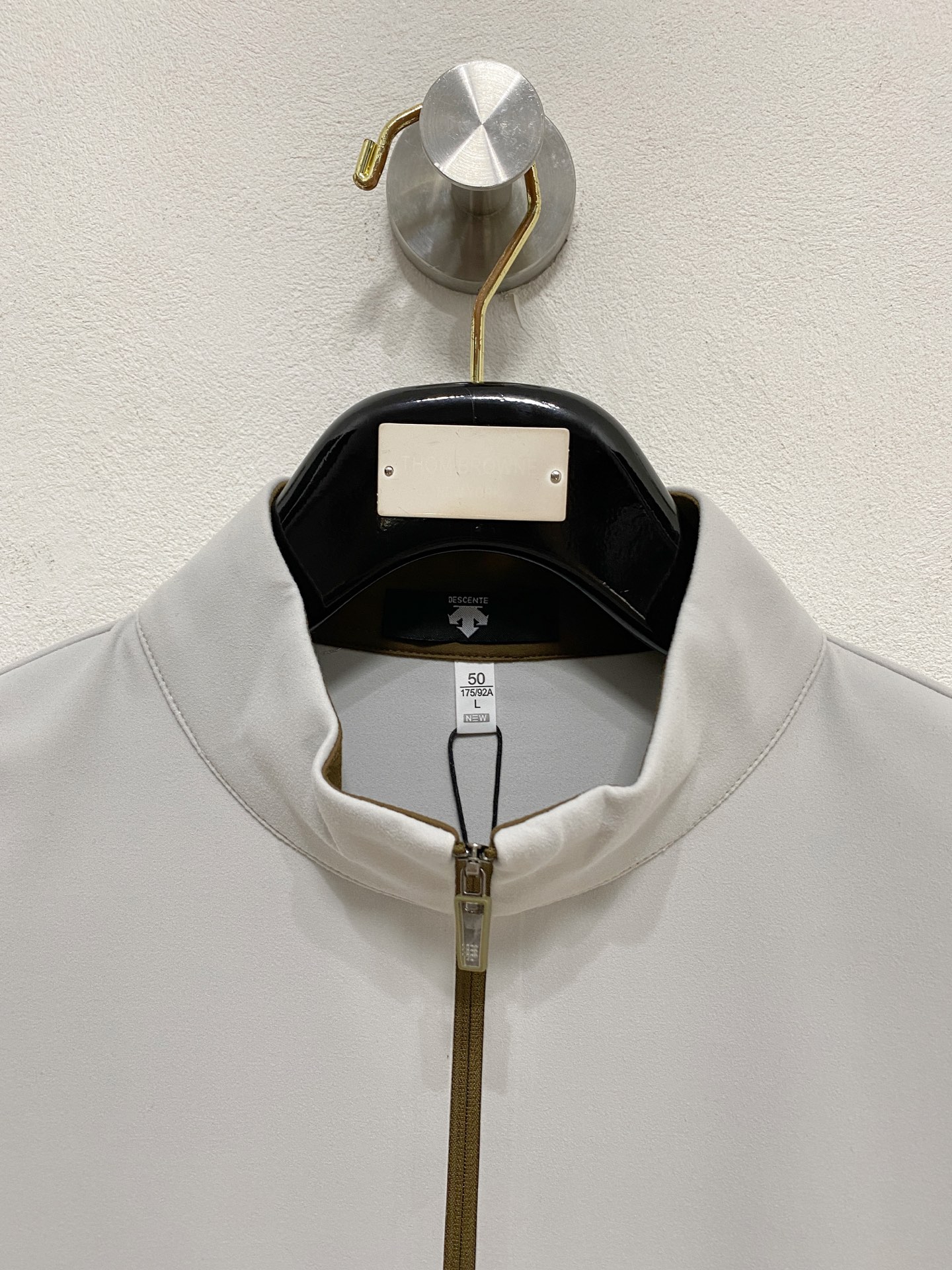 迪桑特 25ss早秋【新品】半高领打底衫单穿卫衣爆款 超前卫设计风格 细腻舒适 穿着非常轻便不易起皱。多重重工艺 整体的