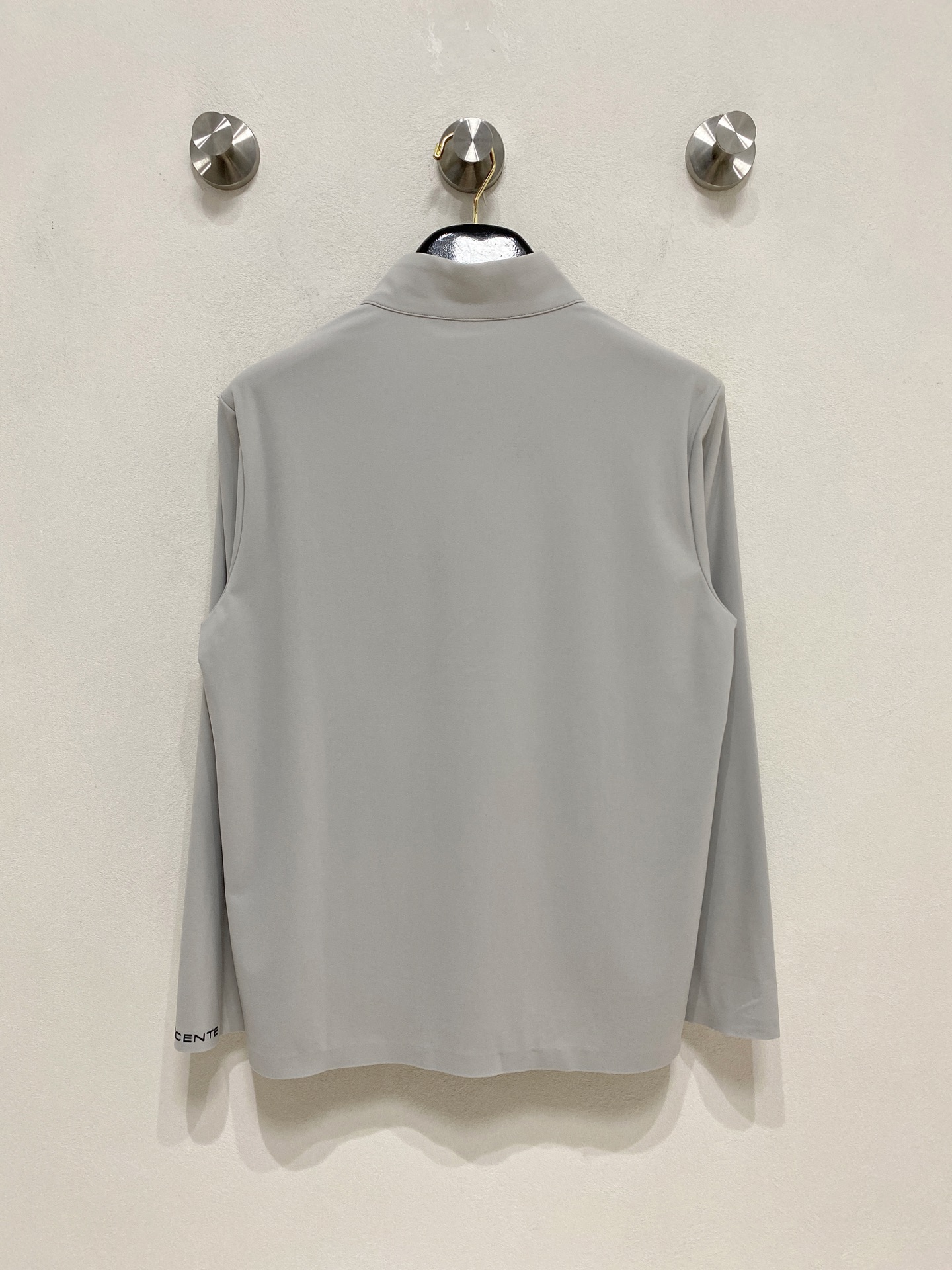 迪桑特 25ss早秋【新品】半高领打底衫单穿卫衣爆款 超前卫设计风格 细腻舒适 穿着非常轻便不易起皱。多重重工艺 整体的