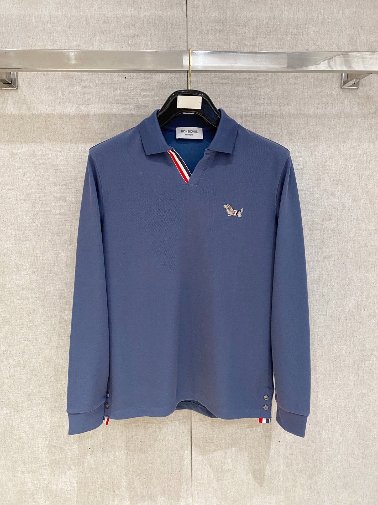 NO:691769,tb Tom Brown 25FW embroidered logo on the chest bottoming velvet long-sleeved sweatshirt with hand-beaded puppy embroidery on the chest Size: M-XXXL,,thom browne,hoodie,sweatshirts,19860909tb汤姆布朗25FW胸前刺绣logo打底加绒长袖卫衣 胸前的手工串珠小狗刺绣 尺码:M-XXXL,,thom browne,hoodie,sweatshirts,,Men's clothing