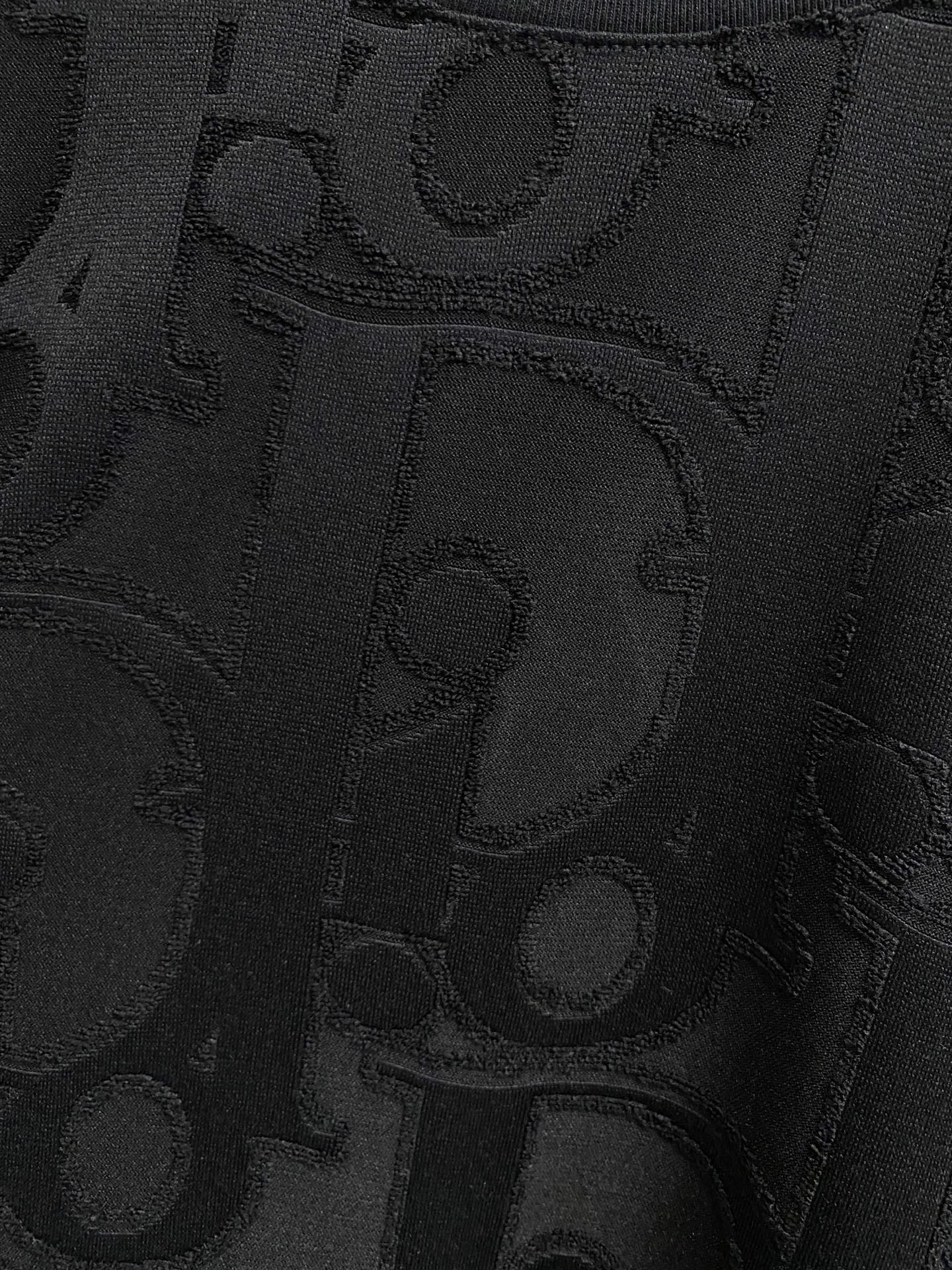 515640984