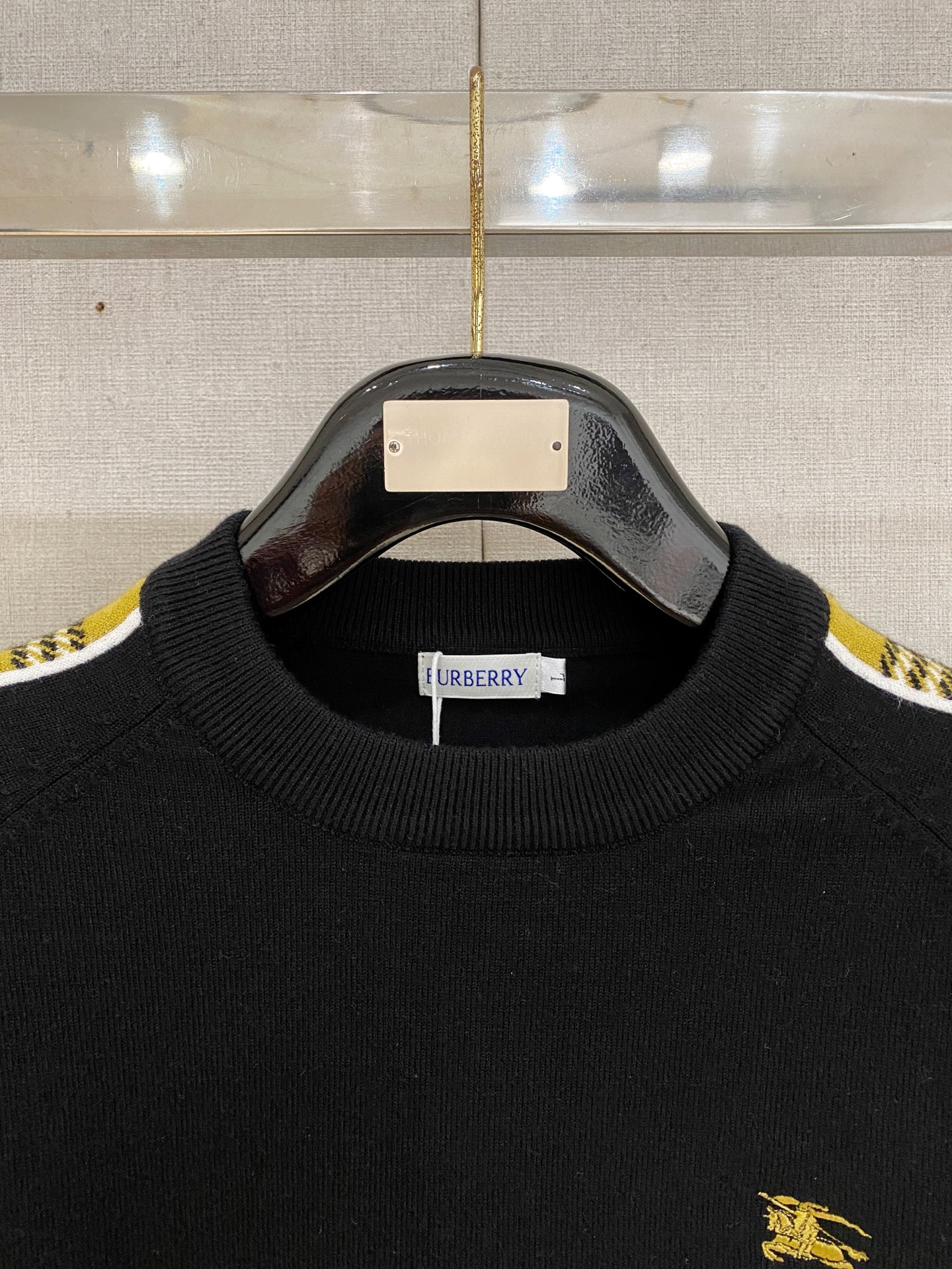 巴宝莉 毛衣 2025秋冬最新系列，专柜1:1顶级复刻，全品相！加厚款，潮人必备单品！懂货的老铁赶紧下手