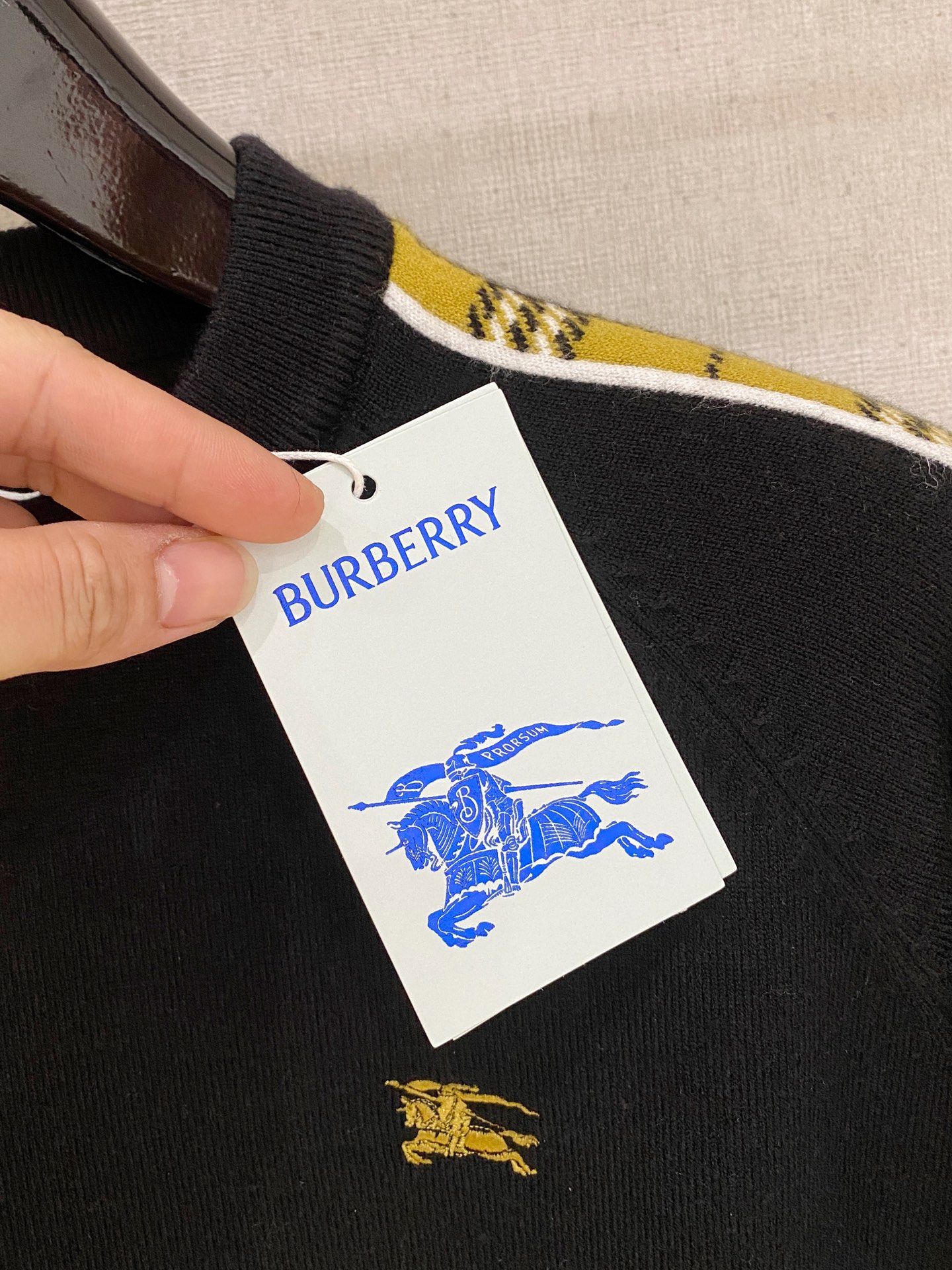 巴宝莉 毛衣 2025秋冬最新系列，专柜1:1顶级复刻，全品相！加厚款，潮人必备单品！懂货的老铁赶紧下手