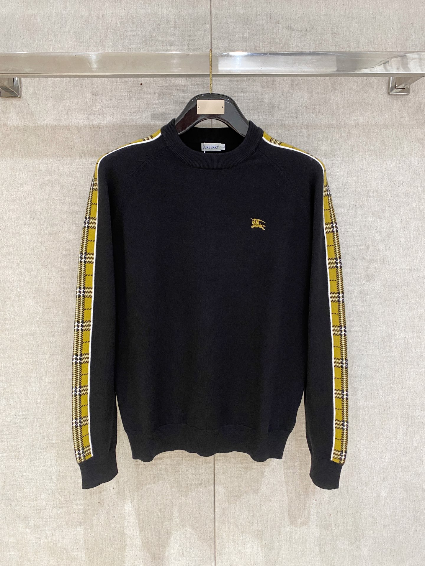 巴宝莉 毛衣 2025秋冬最新系列，专柜1:1顶级复刻，全品相！加厚款，潮人必备单品！懂货的老铁赶紧下手