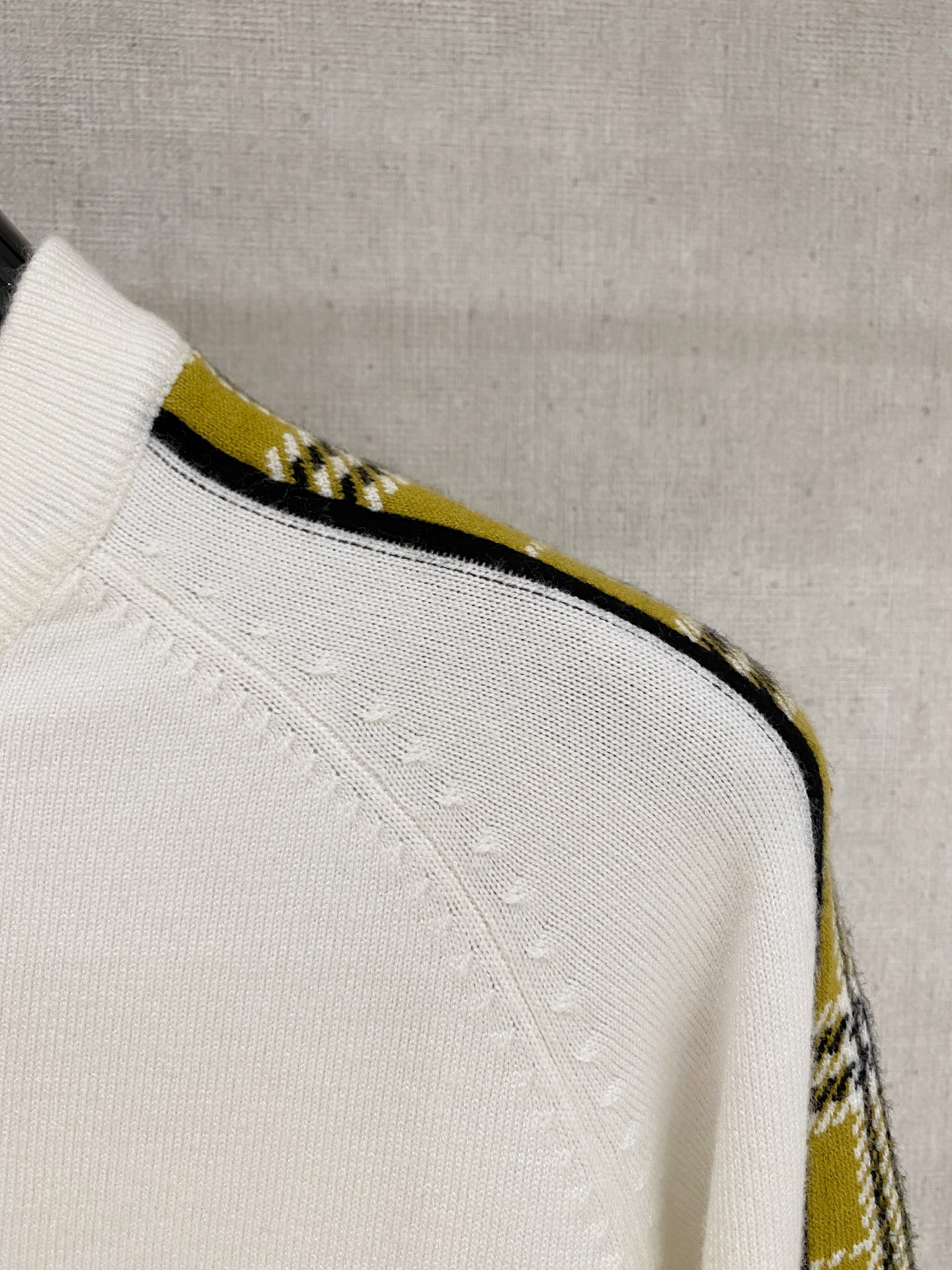 巴宝莉 毛衣 2025秋冬最新系列，专柜1:1顶级复刻，全品相！加厚款，潮人必备单品！懂货的老铁赶紧下手