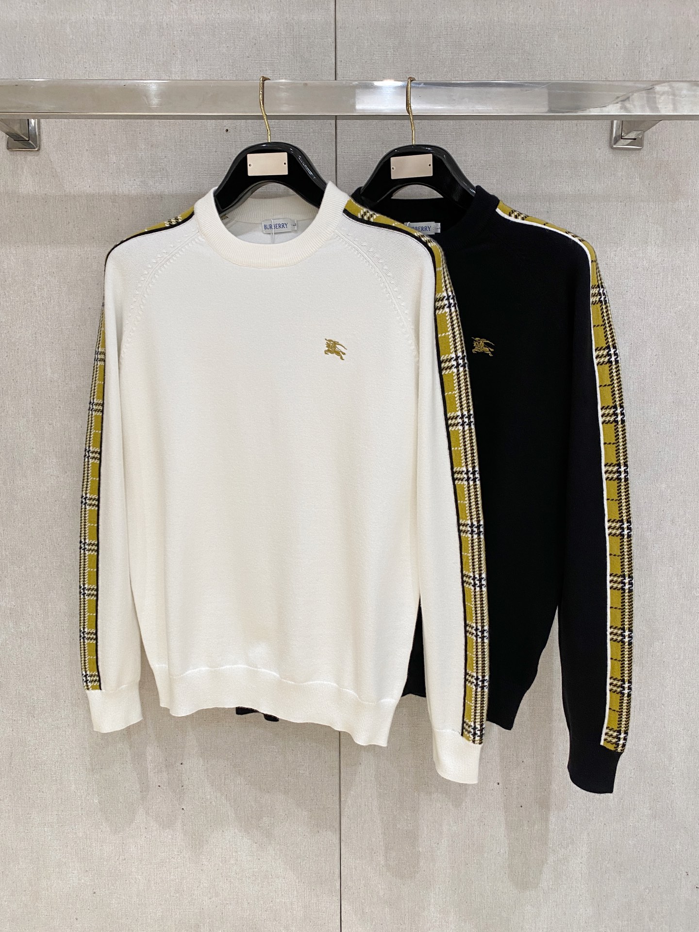 巴宝莉 毛衣 2025秋冬最新系列，专柜1:1顶级复刻，全品相！加厚款，潮人必备单品！懂货的老铁赶紧下手