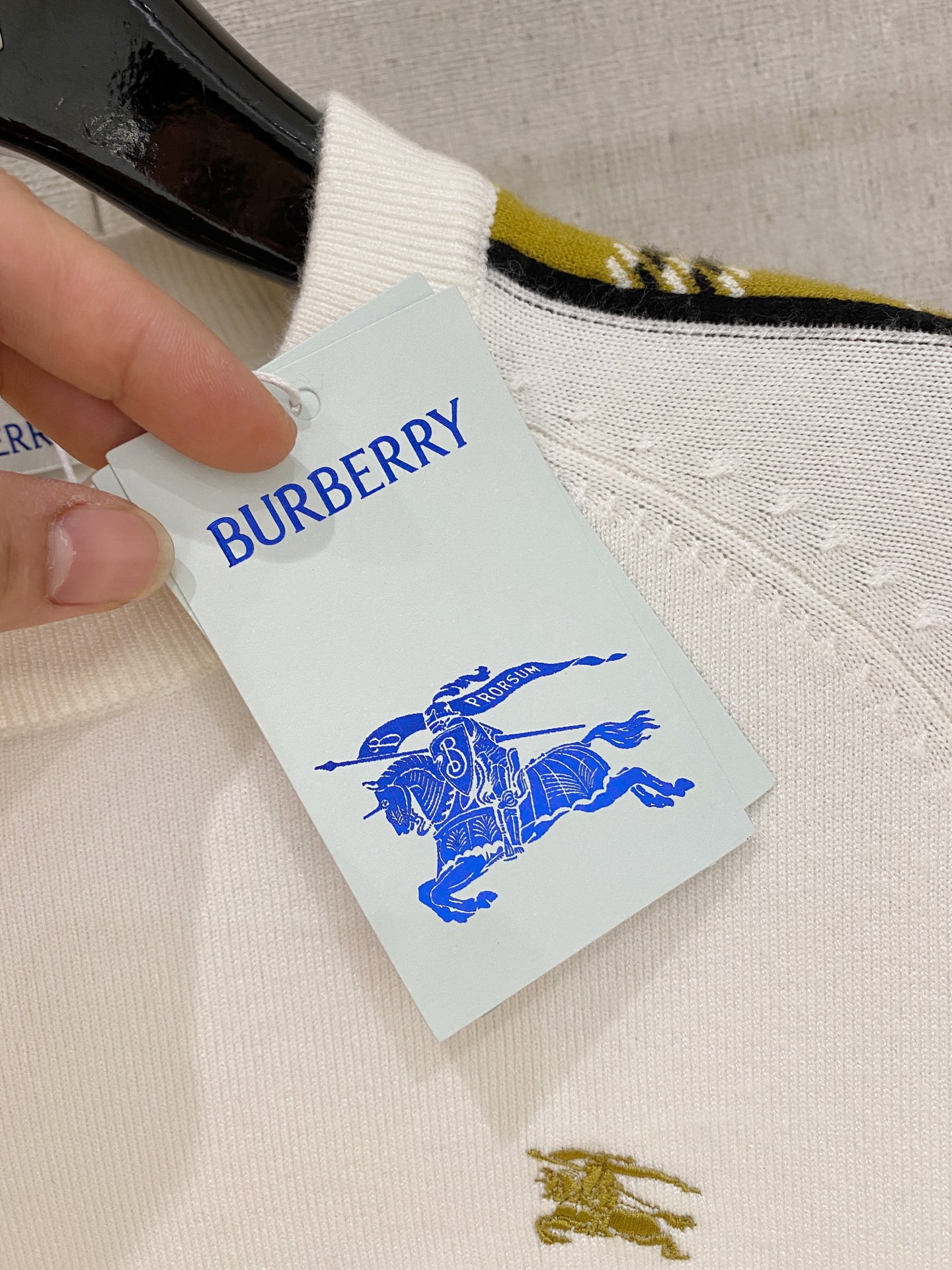 巴宝莉 毛衣 2025秋冬最新系列，专柜1:1顶级复刻，全品相！加厚款，潮人必备单品！懂货的老铁赶紧下手