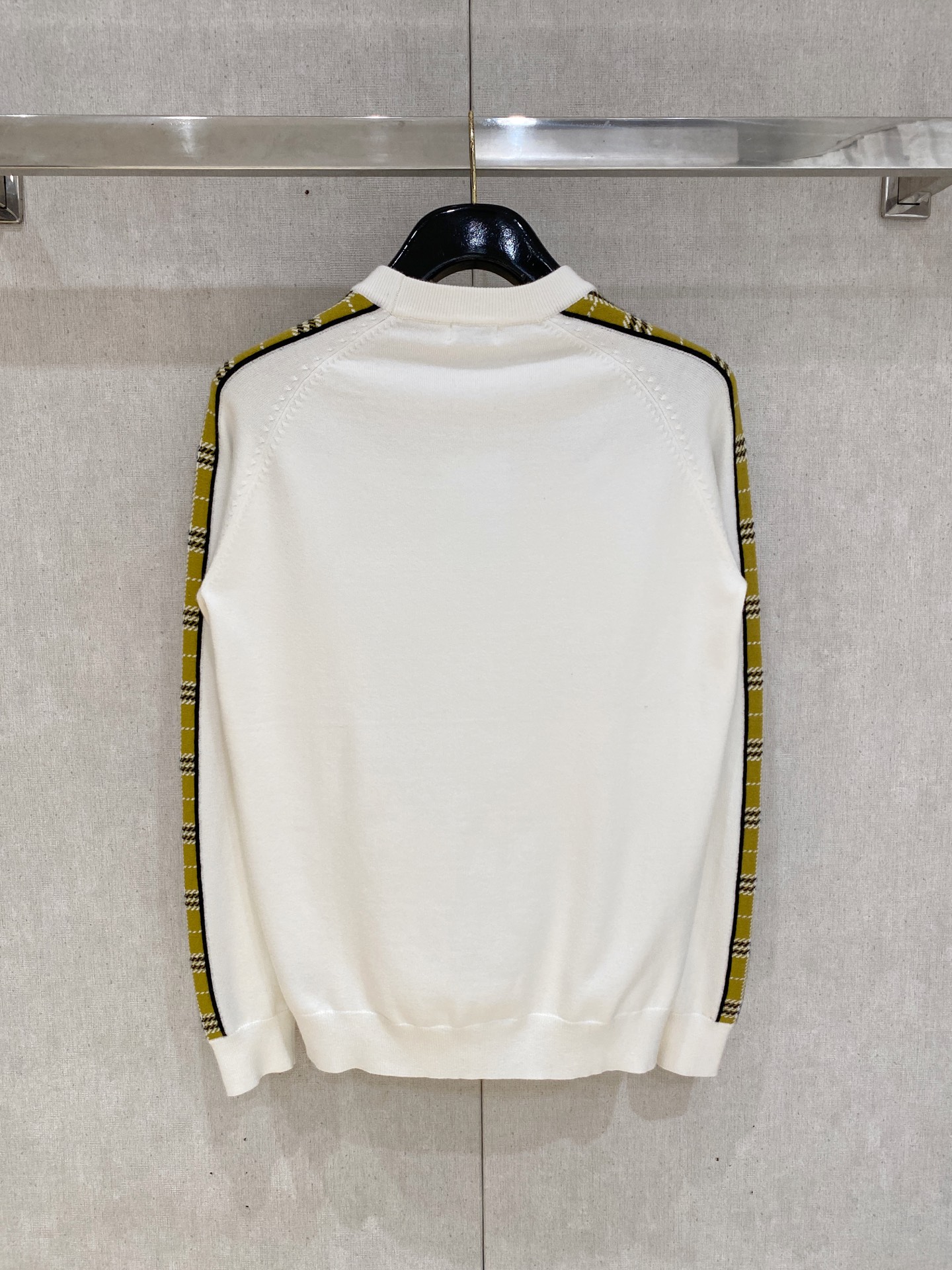 巴宝莉 毛衣 2025秋冬最新系列，专柜1:1顶级复刻，全品相！加厚款，潮人必备单品！懂货的老铁赶紧下手