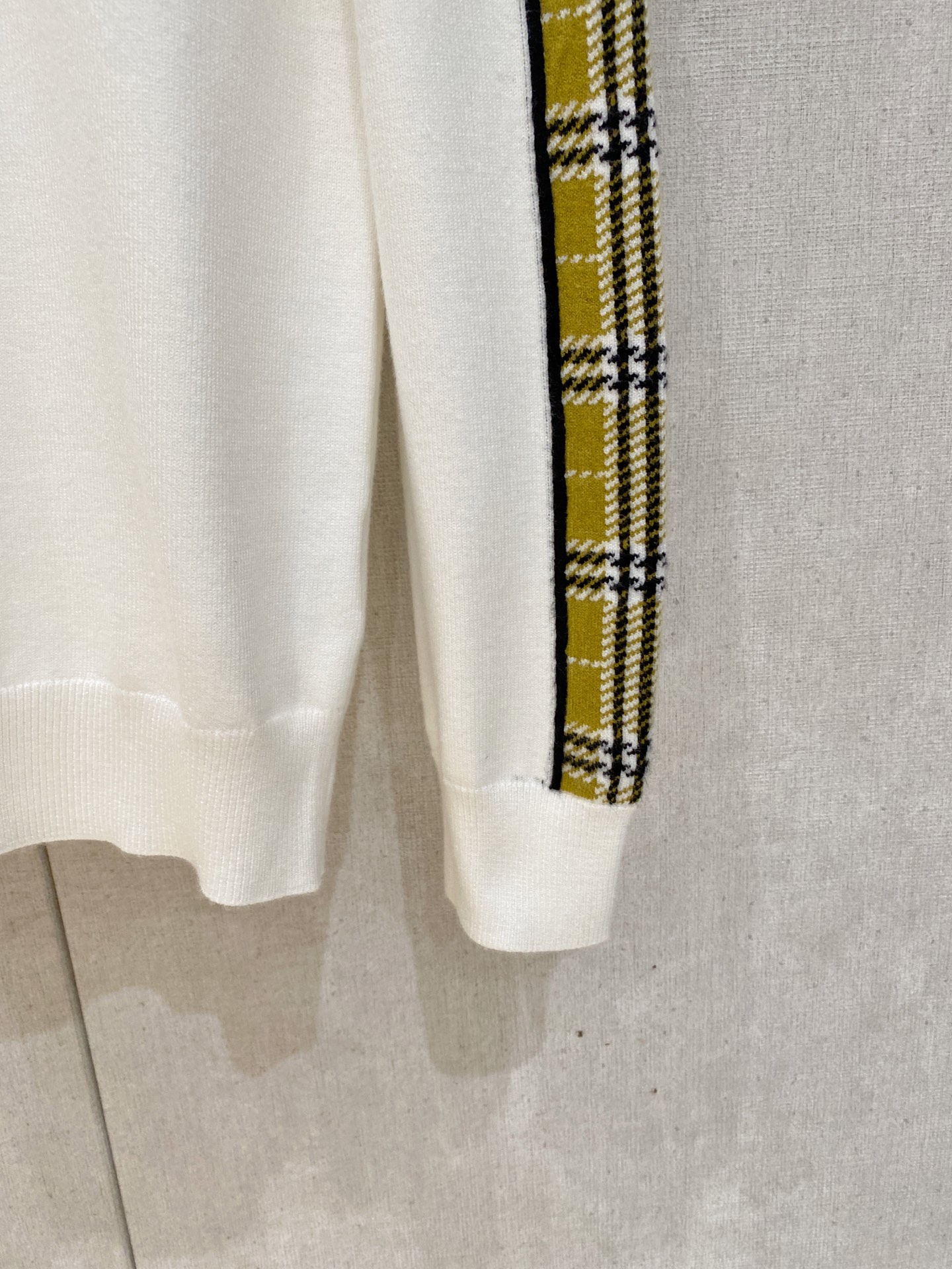 巴宝莉 毛衣 2025秋冬最新系列，专柜1:1顶级复刻，全品相！加厚款，潮人必备单品！懂货的老铁赶紧下手