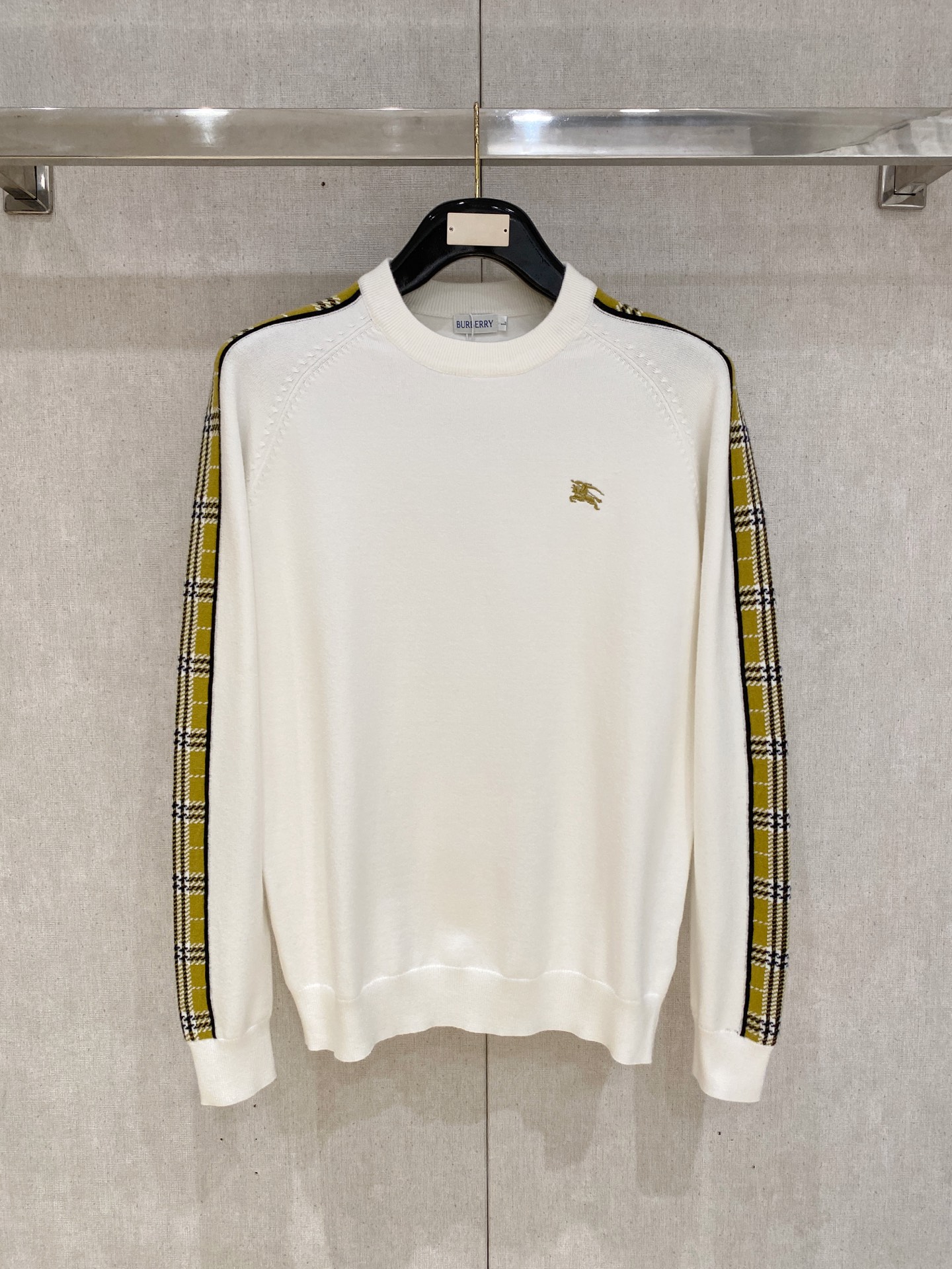 巴宝莉 毛衣 2025秋冬最新系列，专柜1:1顶级复刻，全品相！加厚款，潮人必备单品！懂货的老铁赶紧下手