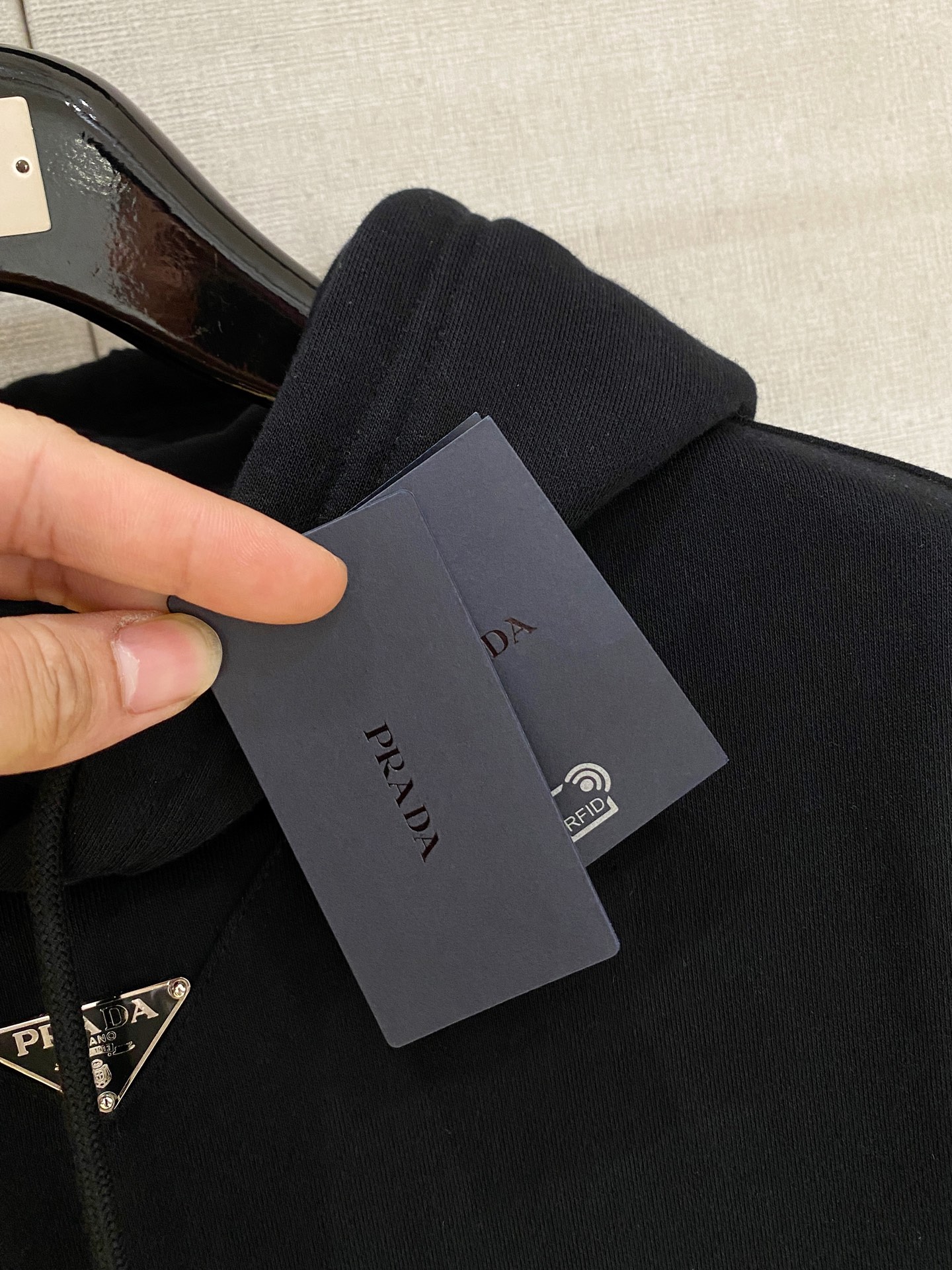 普拉达 25SS【新品】最新最顶级版本精美工艺圆领卫衣，最顶级的品质专柜原单套头衫，顶级制作工艺进口面料