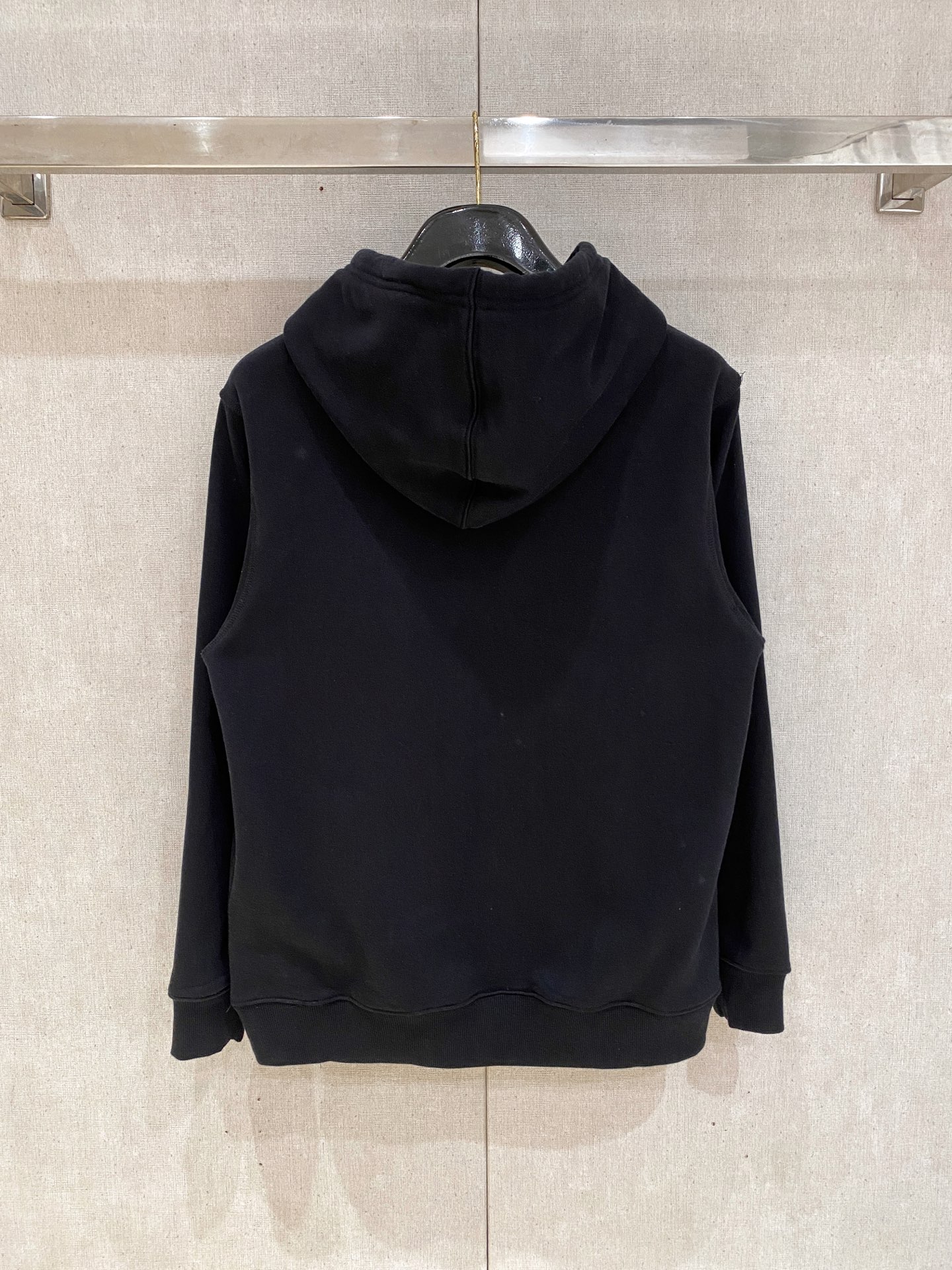 普拉达 25SS【新品】最新最顶级版本精美工艺圆领卫衣，最顶级的品质专柜原单套头衫，顶级制作工艺进口面料