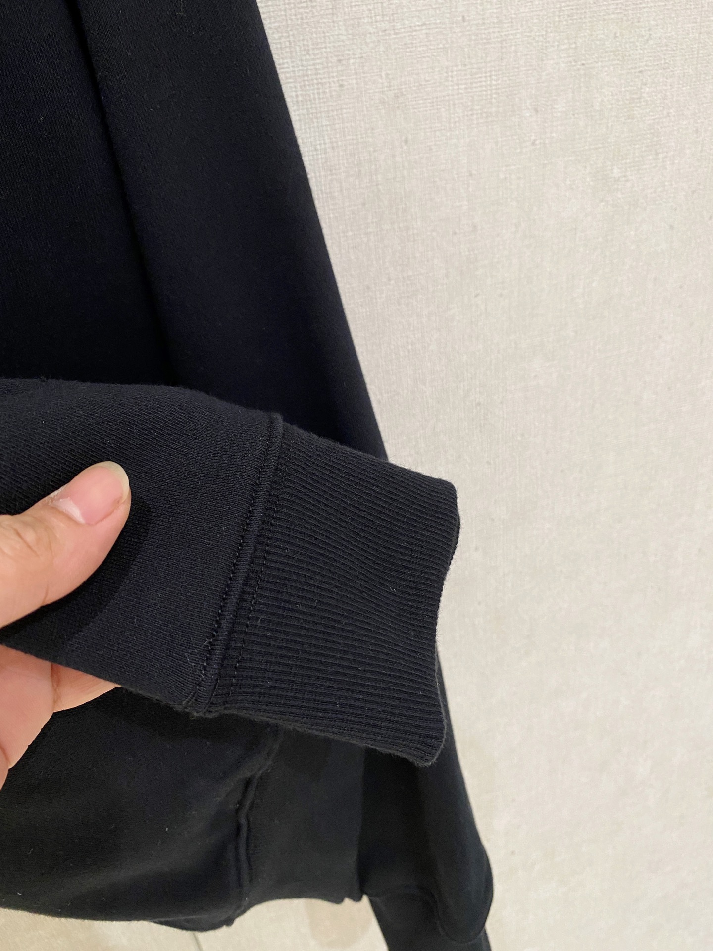 罗意威 25SS【新品】最新最顶级版本精美工艺圆领卫衣，最顶级的品质专柜原单套头衫，顶级制作工艺进口面料