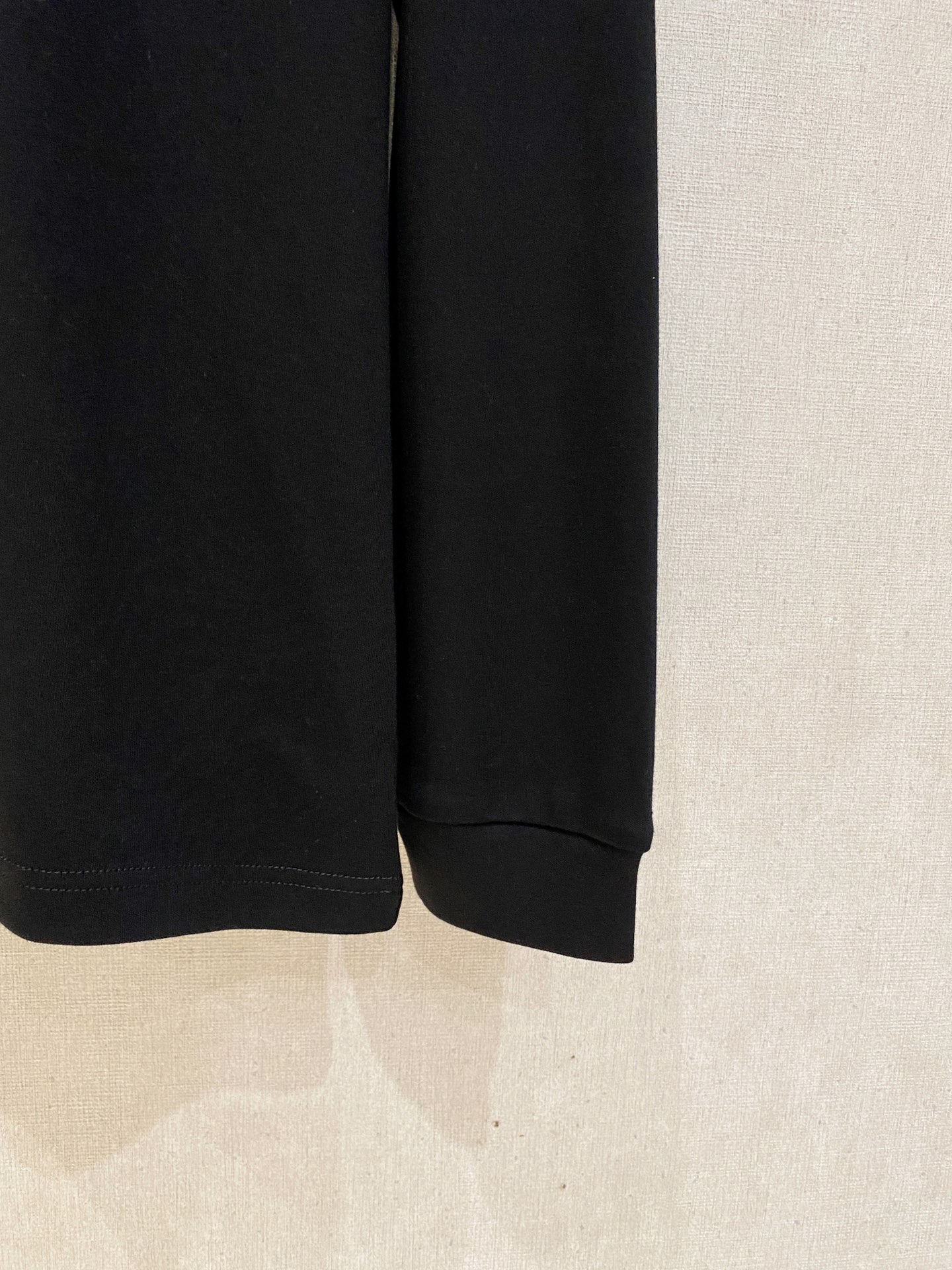 🔥🔥普拉达 25S秋季男士半拉链长袖POLO 胸前标志性LOGO徽标 整体非常的轻商务休闲！纯棉面料，上