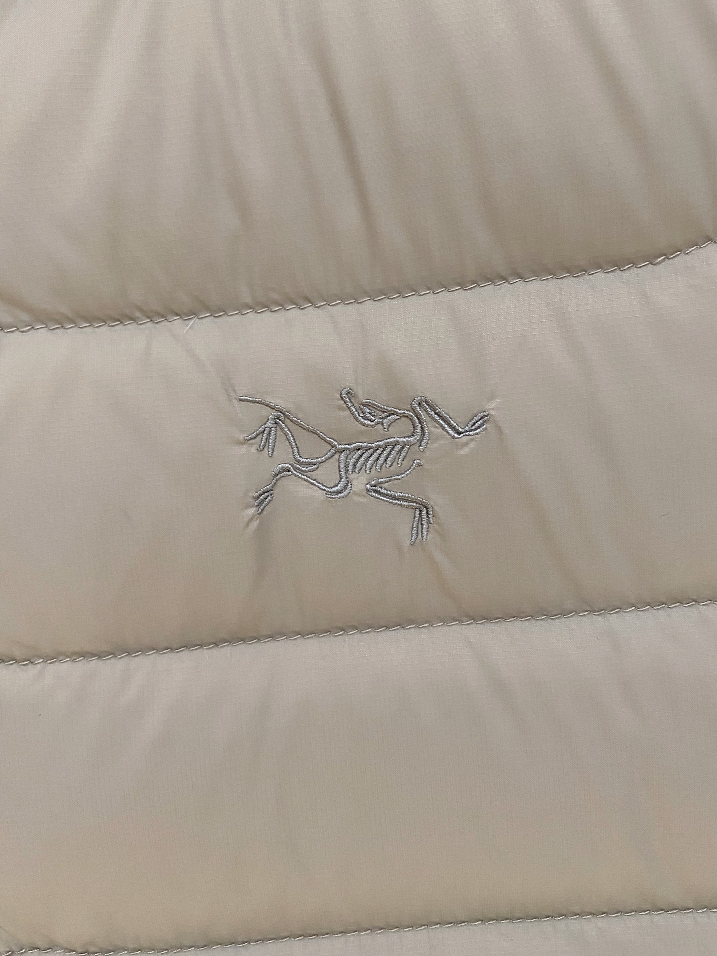 始祖鸟 冬季新品🌟时尚顶级羽绒服填充进口羽绒朵，100%市面最高品质，进口面料，里布最高标准，绝不跑绒，