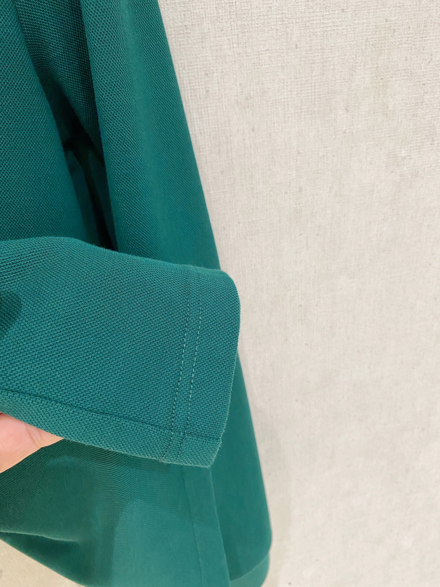 🔥🔥古驰 25S秋季男士半拉链长袖POLO 胸前标志性LOGO徽标 整体非常的轻商务休闲！纯棉面料，上身