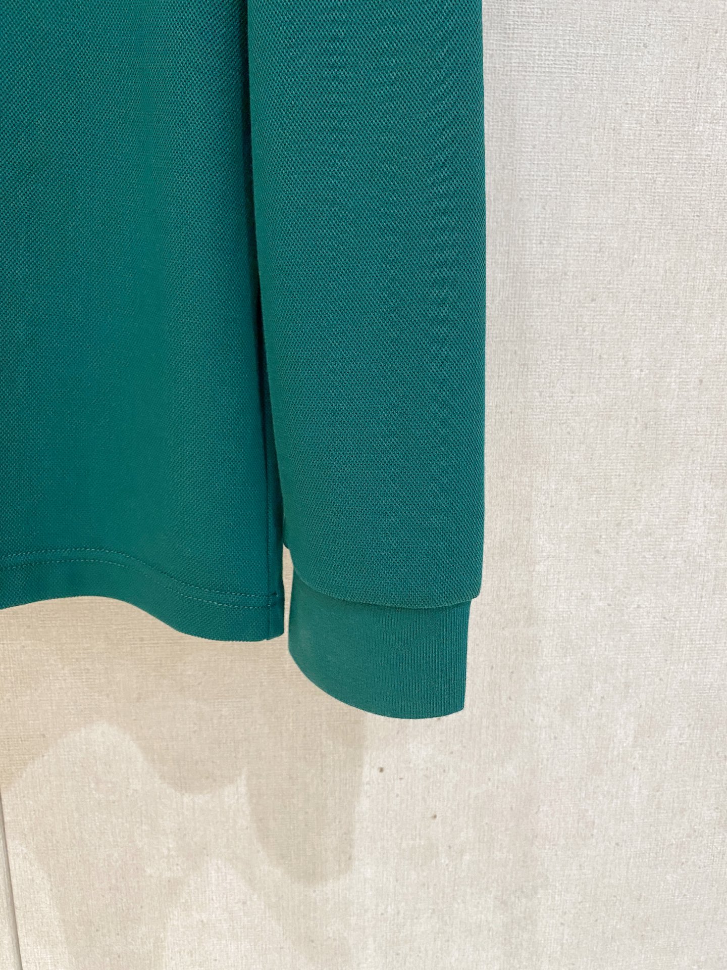 🔥🔥古驰 25S秋季男士半拉链长袖POLO 胸前标志性LOGO徽标 整体非常的轻商务休闲！纯棉面料，上身