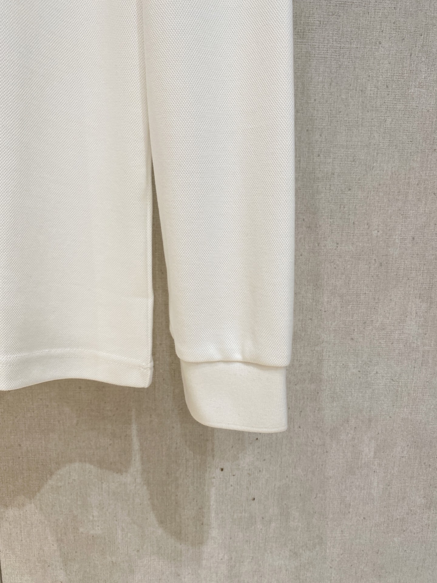 🔥🔥古驰 25S秋季男士半拉链长袖POLO 胸前标志性LOGO徽标 整体非常的轻商务休闲！纯棉面料，上身