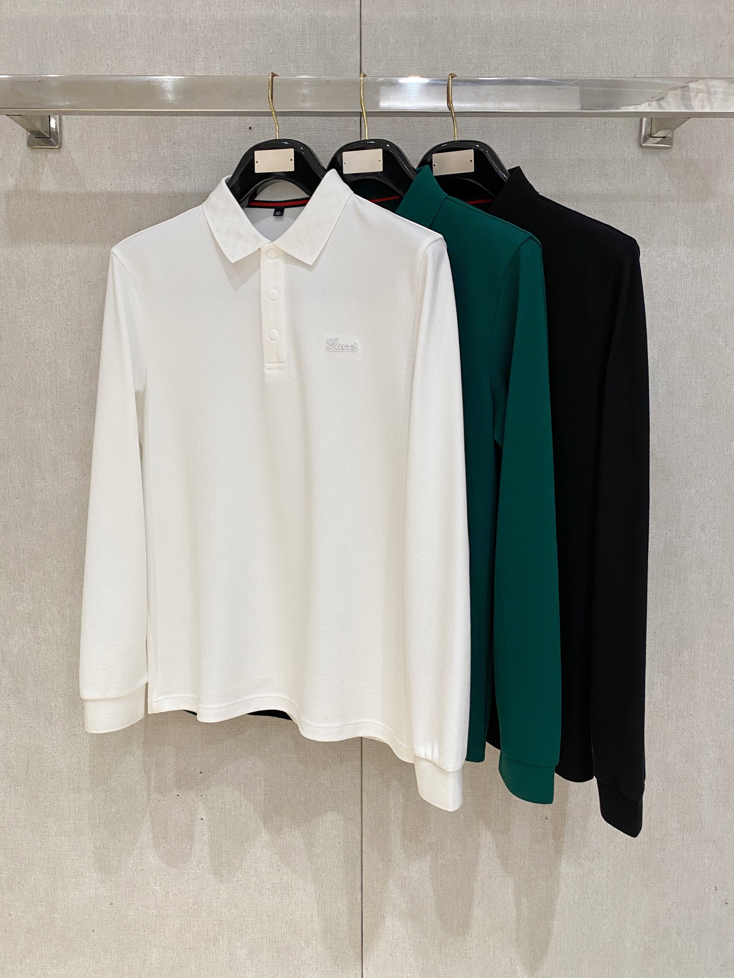 🔥🔥古驰 25S秋季男士半拉链长袖POLO 胸前标志性LOGO徽标 整体非常的轻商务休闲！纯棉面料，上身