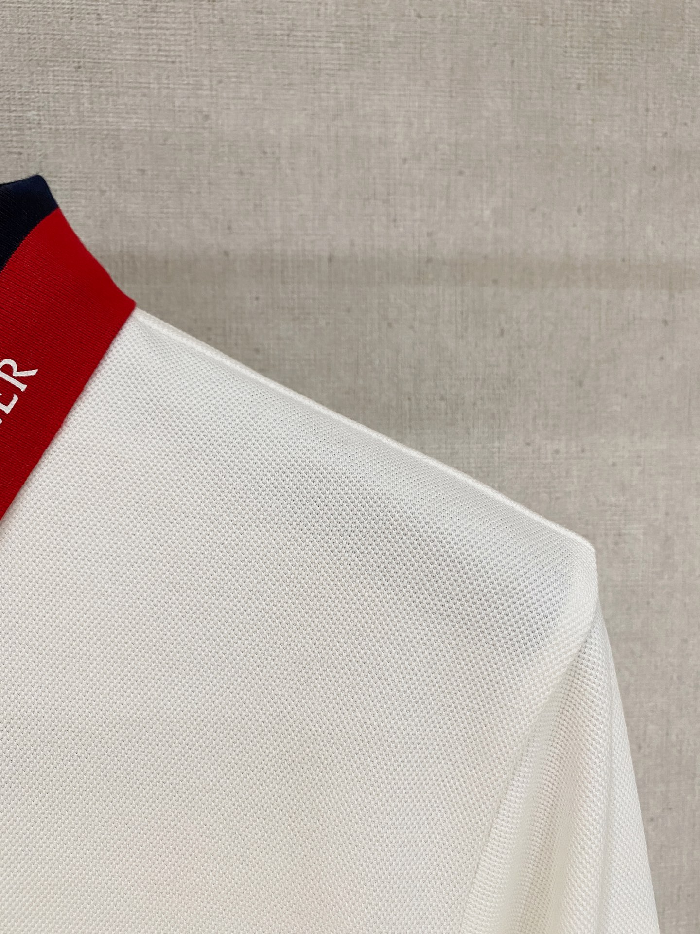 🔥🔥蒙口 25S秋季男士半拉链长袖POLO 胸前标志性LOGO徽标 整体非常的轻商务休闲！纯棉面料，上身