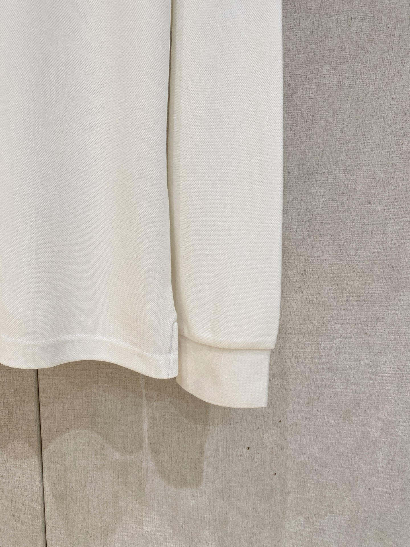 🔥🔥蒙口 25S秋季男士半拉链长袖POLO 胸前标志性LOGO徽标 整体非常的轻商务休闲！纯棉面料，上身