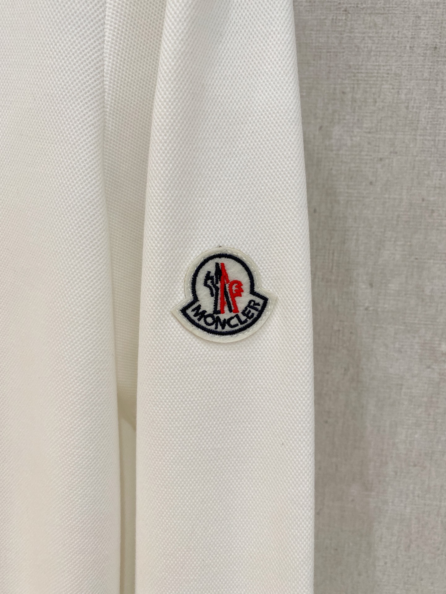 🔥🔥蒙口 25S秋季男士半拉链长袖POLO 胸前标志性LOGO徽标 整体非常的轻商务休闲！纯棉面料，上身