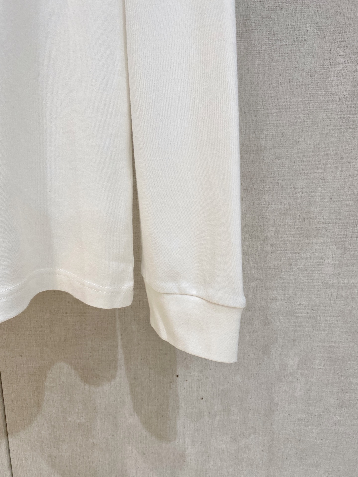 🔥🔥普拉达 25S秋季男士半拉链长袖POLO 胸前标志性LOGO徽标 整体非常的轻商务休闲！纯棉面料，上