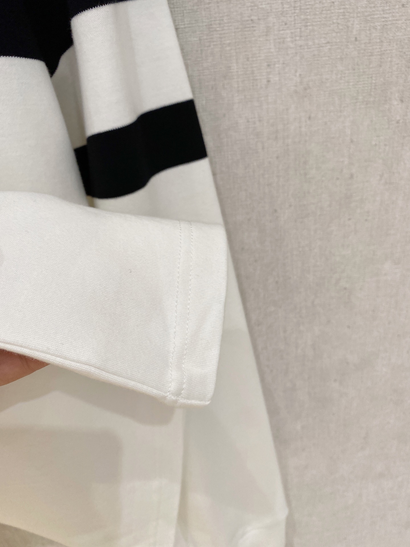 🔥🔥普拉达 25S秋季男士半拉链长袖POLO 胸前标志性LOGO徽标 整体非常的轻商务休闲！纯棉面料，上