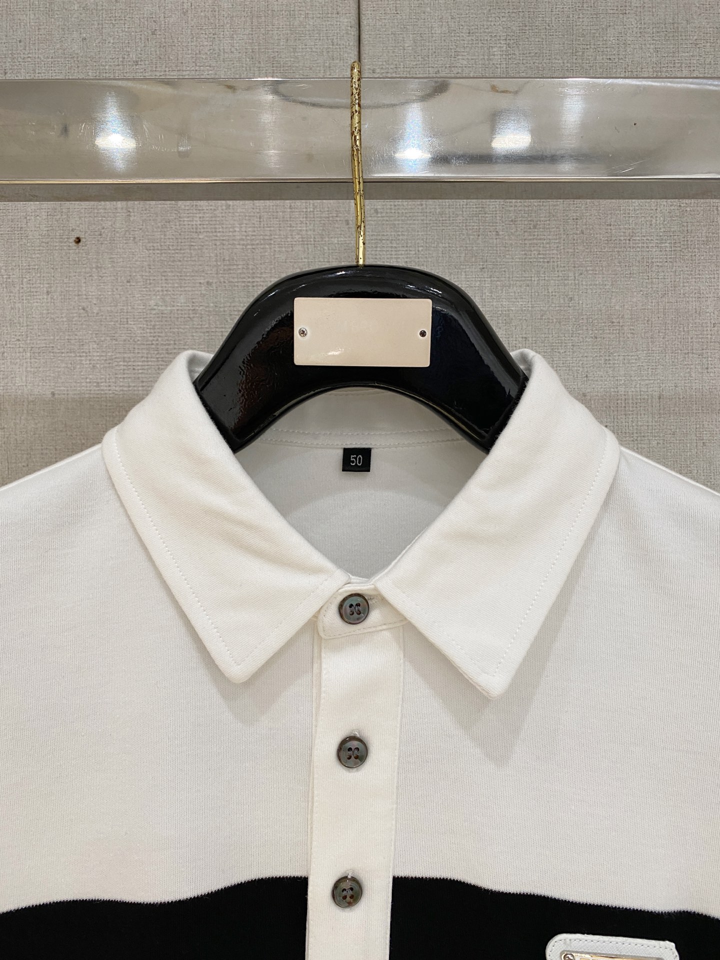 🔥🔥普拉达 25S秋季男士半拉链长袖POLO 胸前标志性LOGO徽标 整体非常的轻商务休闲！纯棉面料，上