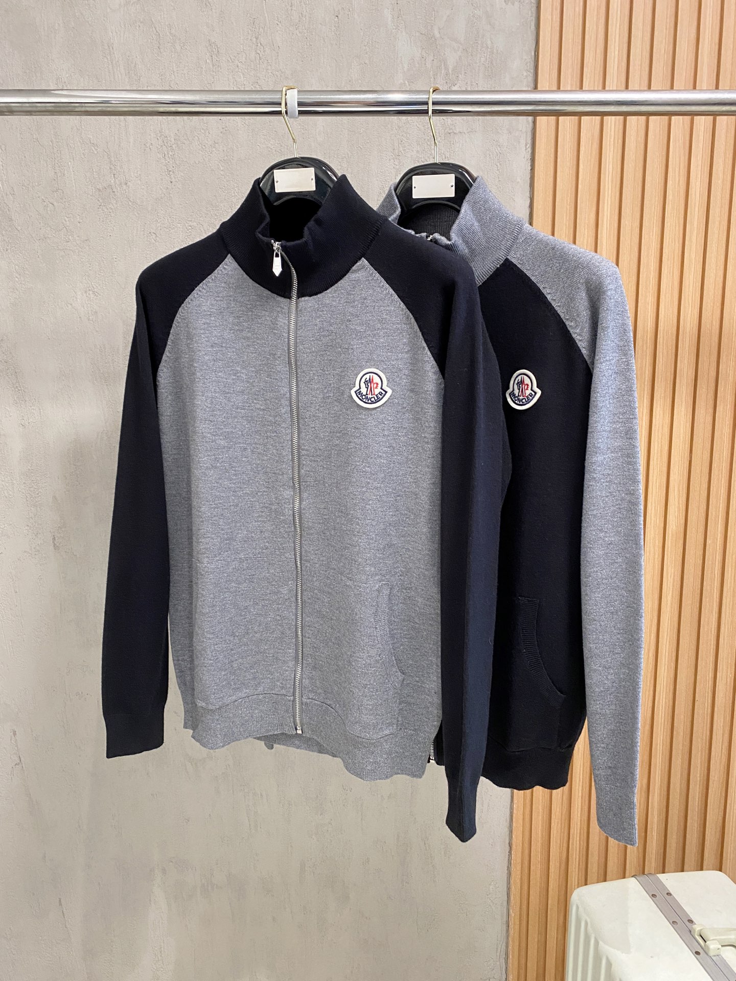 蒙口 2025新品羊毛衣外套 具有手感细腻柔软，可直接与肌肤接触，让暖心的纱线变化出细腻的质感，顶级工艺