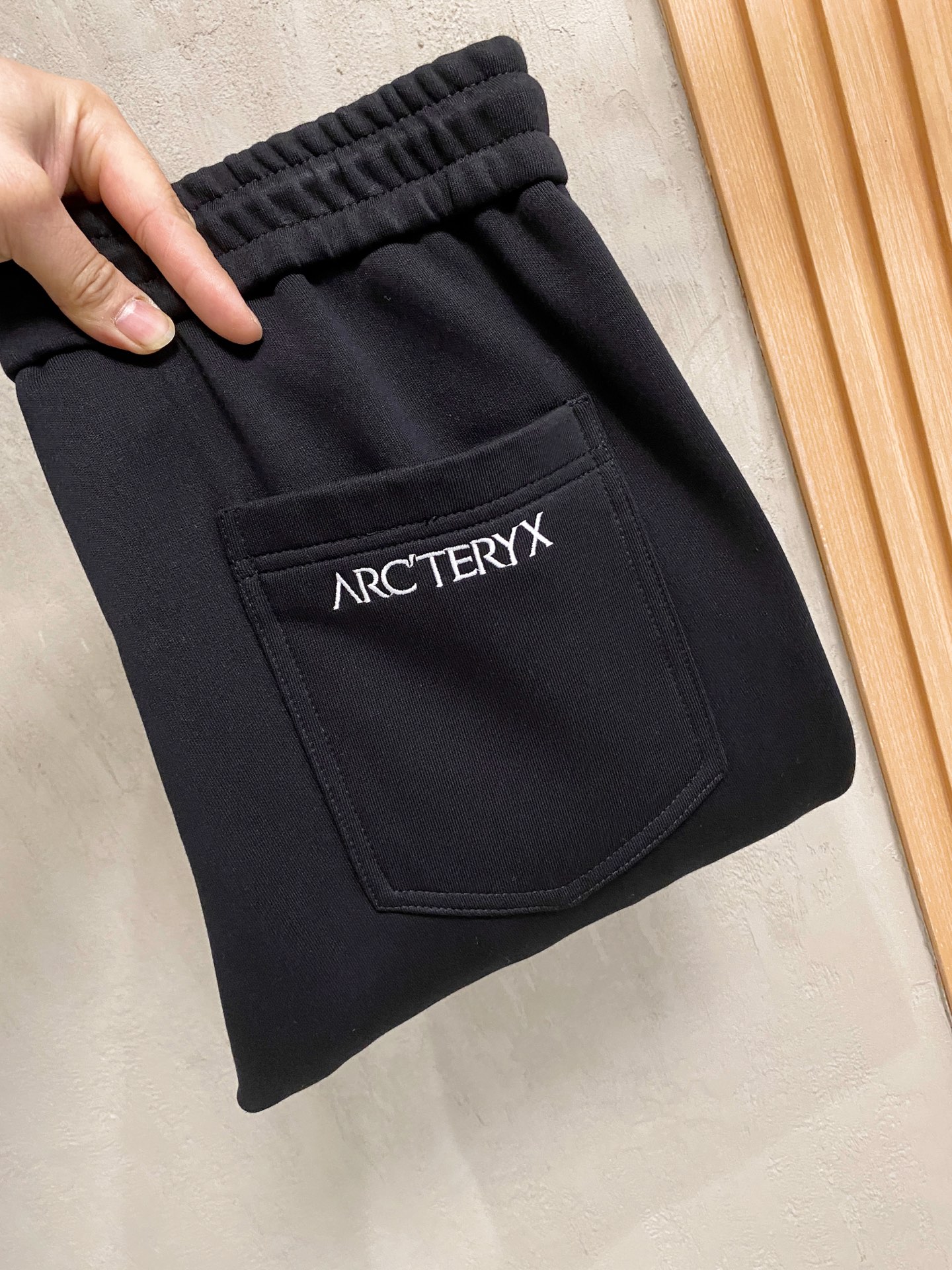 始祖鸟 加绒 【新品】秋冬25ss休闲裤金典再次出现，原单订制高品质时尚休闲裤。超级百搭款。独家定制面料