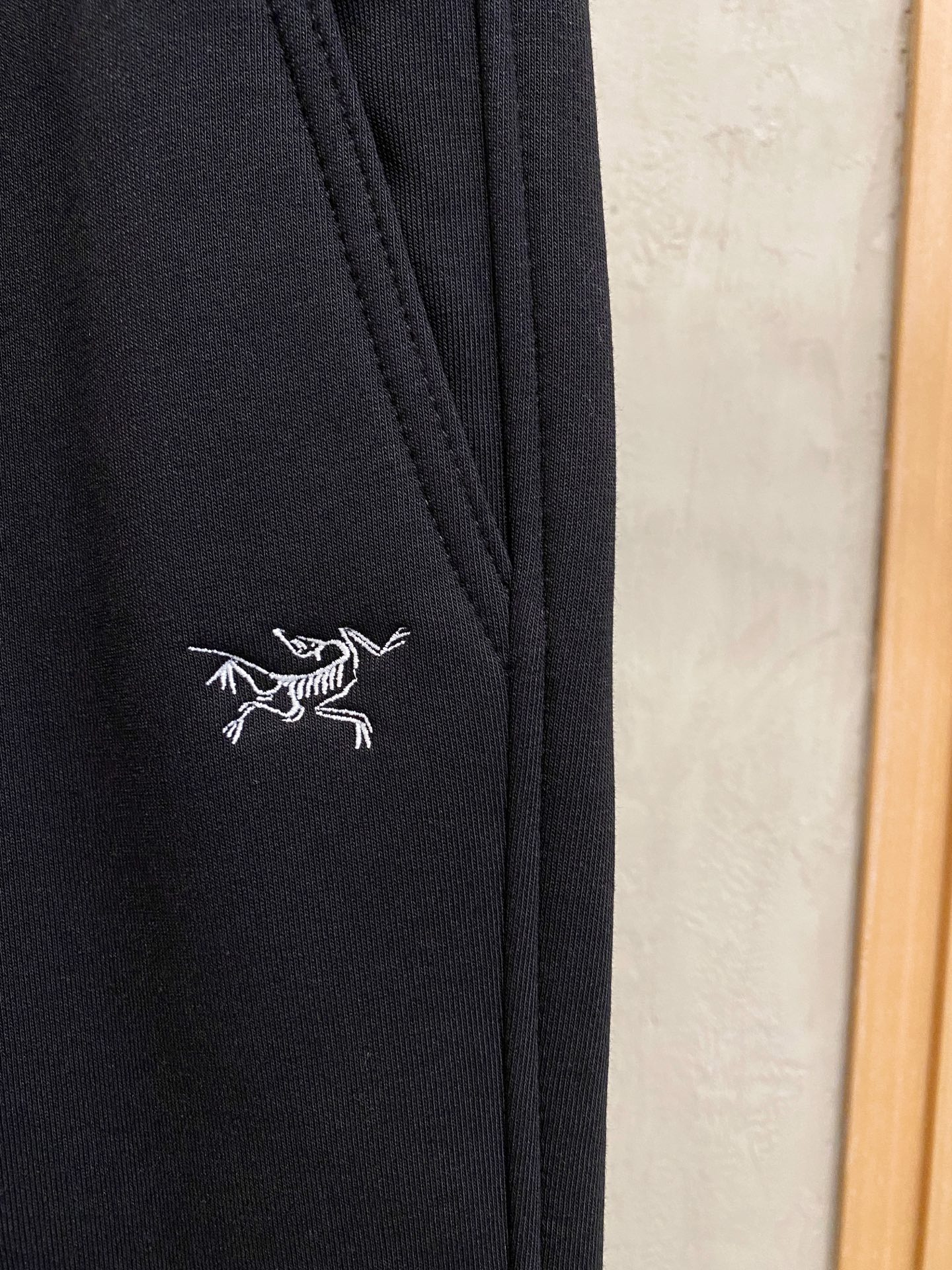 始祖鸟 加绒 【新品】秋冬25ss休闲裤金典再次出现，原单订制高品质时尚休闲裤。超级百搭款。独家定制面料