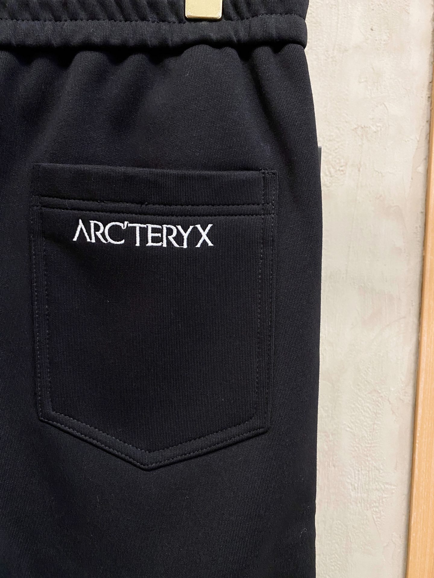 始祖鸟 加绒 【新品】秋冬25ss休闲裤金典再次出现，原单订制高品质时尚休闲裤。超级百搭款。独家定制面料