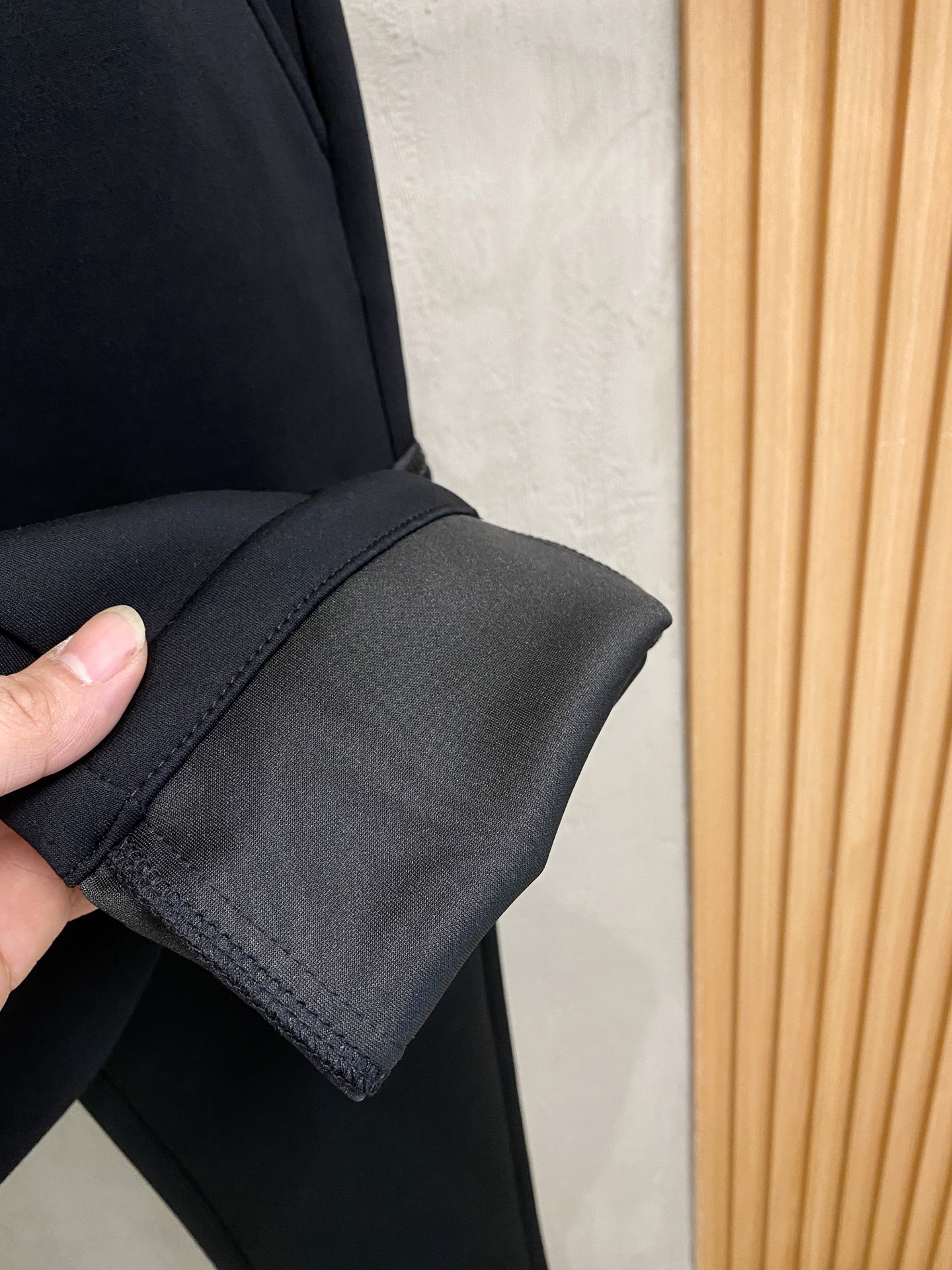 蒙口【新品】秋冬25ss休闲裤金典再次出现，原单订制高品质时尚休闲裤。超级百搭款。独家定制面料，挺阔有型