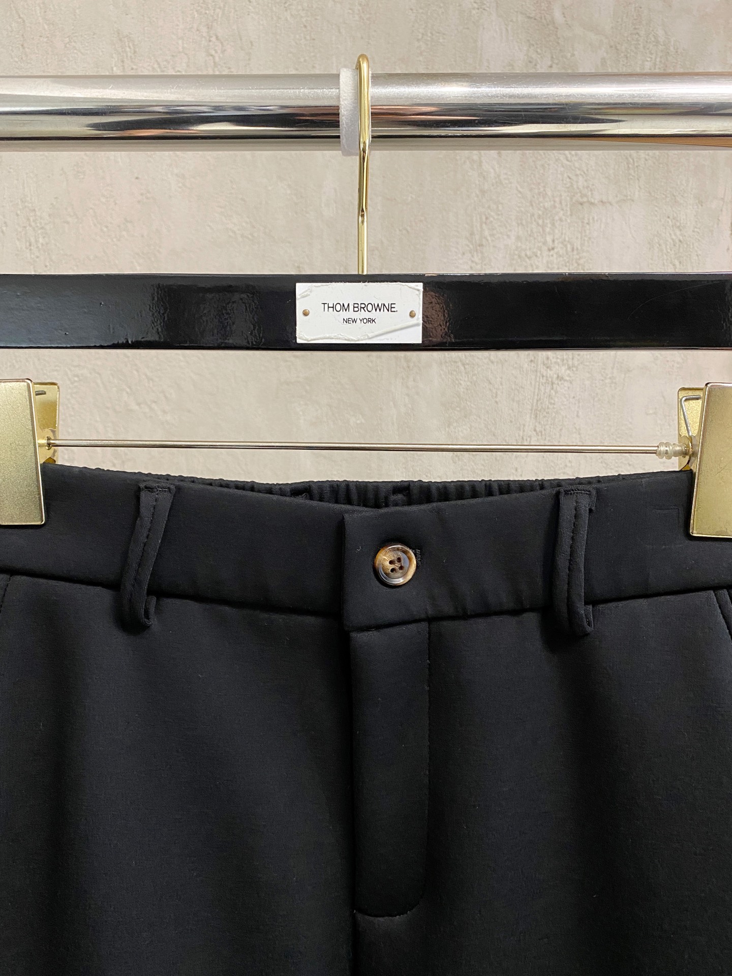 普拉达 【新品】秋冬25ss休闲裤金典再次出现，原单订制高品质时尚休闲裤。超级百搭款。独家定制面料，挺阔