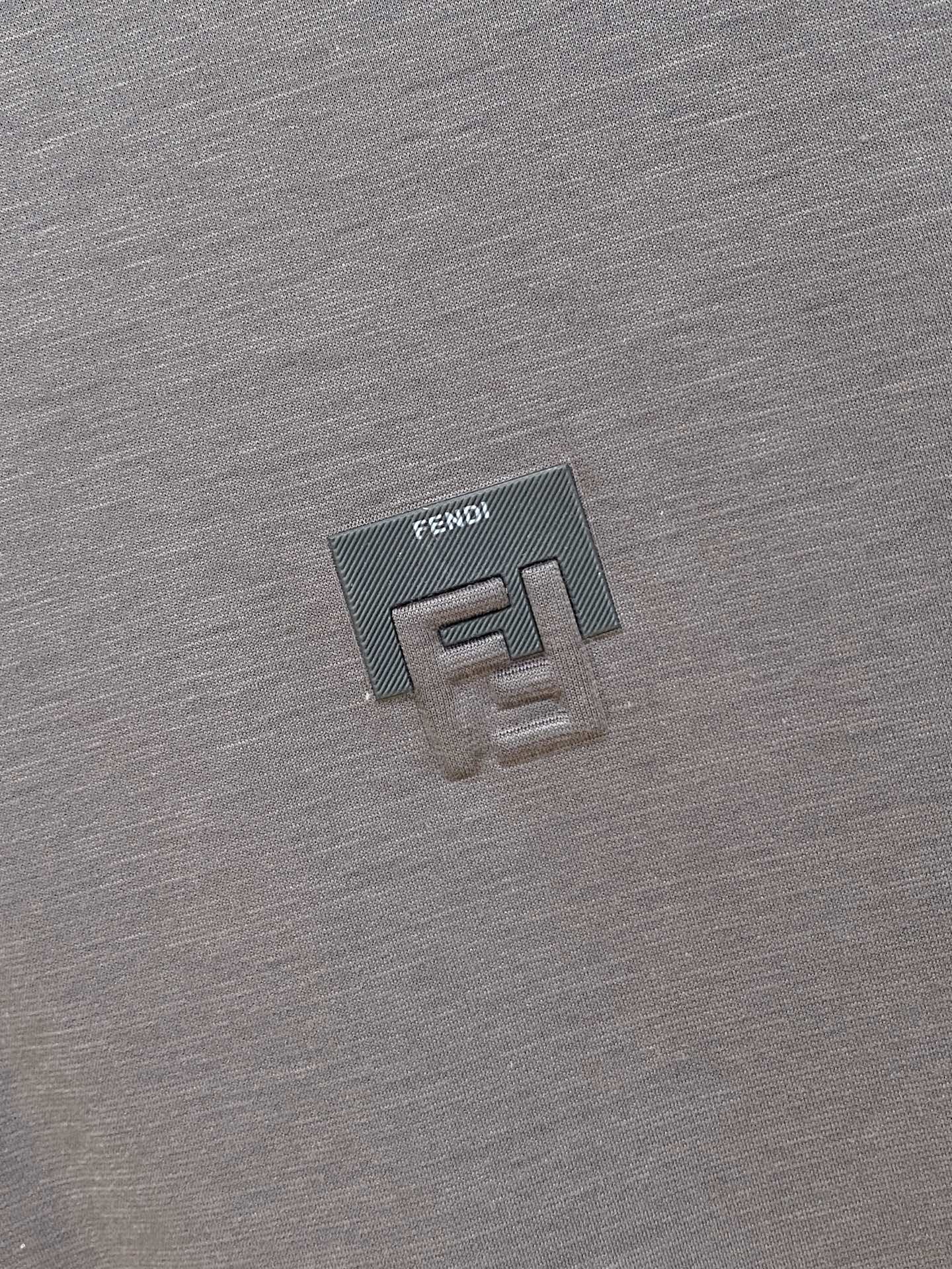 芬迪 𝟏𝟎𝟎%新疆长绒棉 面料柔软舒适透气2026 夏季 限量款短袖Polo系列𝗦𝗜𝗭𝗘：𝗠-𝟰𝗫𝗟