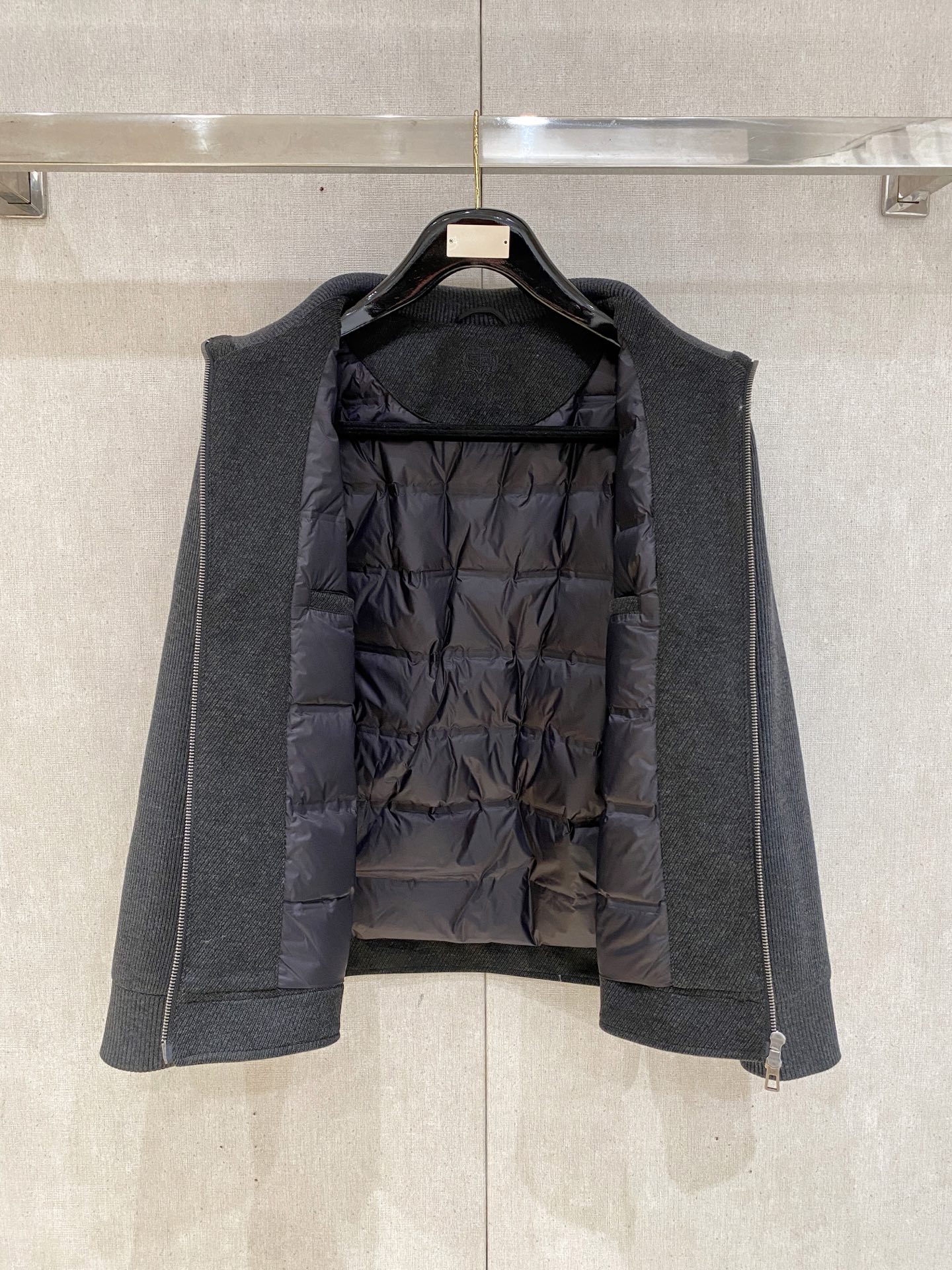 主推🌟🌟Loro Piana 针织拼接羽绒服 26秋冬新款意式老钱Loro Piana诺悠翩雅羽绒服🆕原版1:1订制五金 主推🌟🌟Loro Piana 针织拼接羽绒服 26秋冬新款意式老钱Loro Piana诺悠翩雅羽绒服🆕原版1:1订制五金