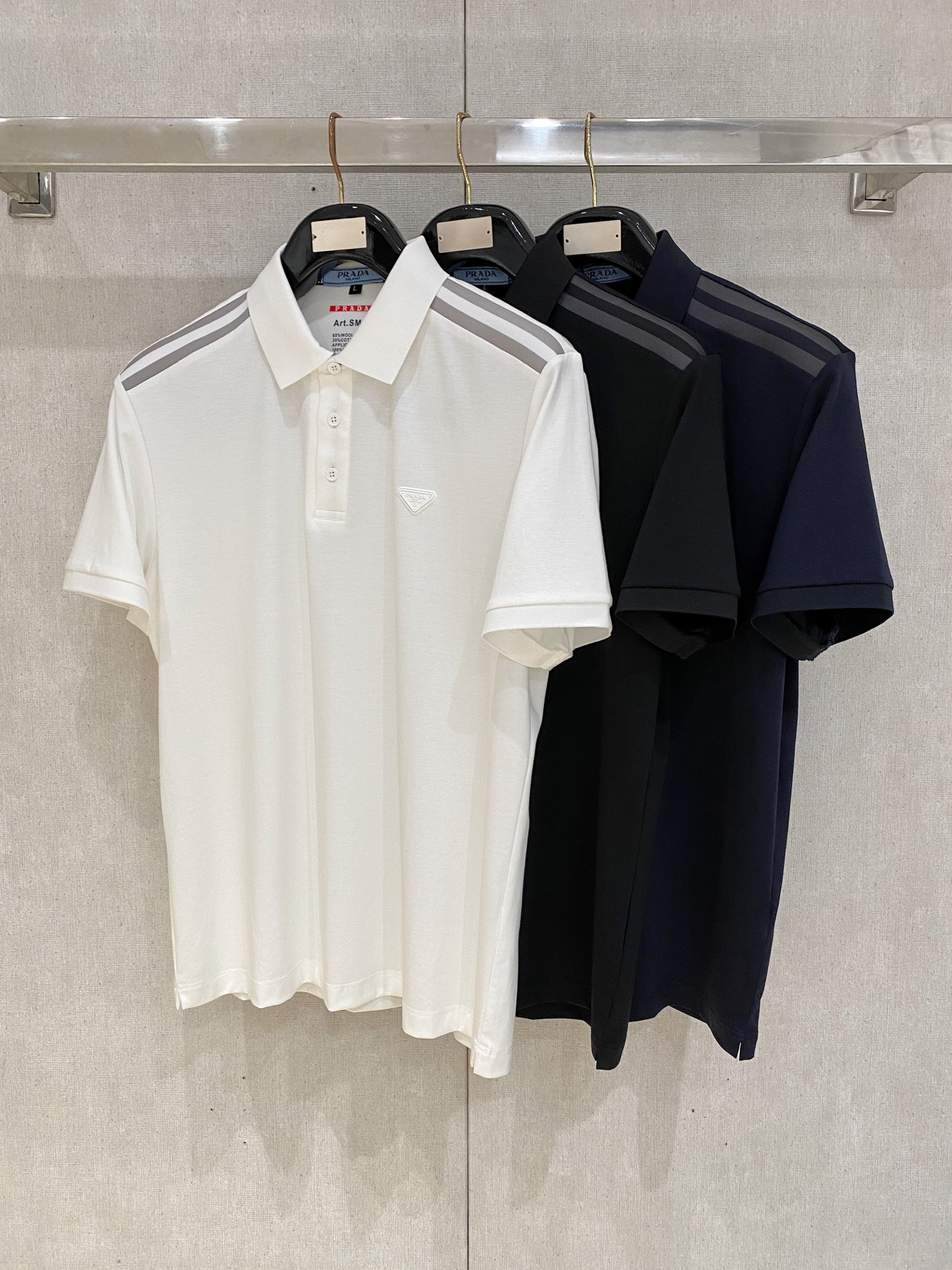 普拉达 𝟏𝟎𝟎%新疆长绒棉 面料柔软舒适透气2026 夏季 限量款短袖Polo系列𝗦𝗜𝗭𝗘：𝗠-𝟰𝗫𝗟