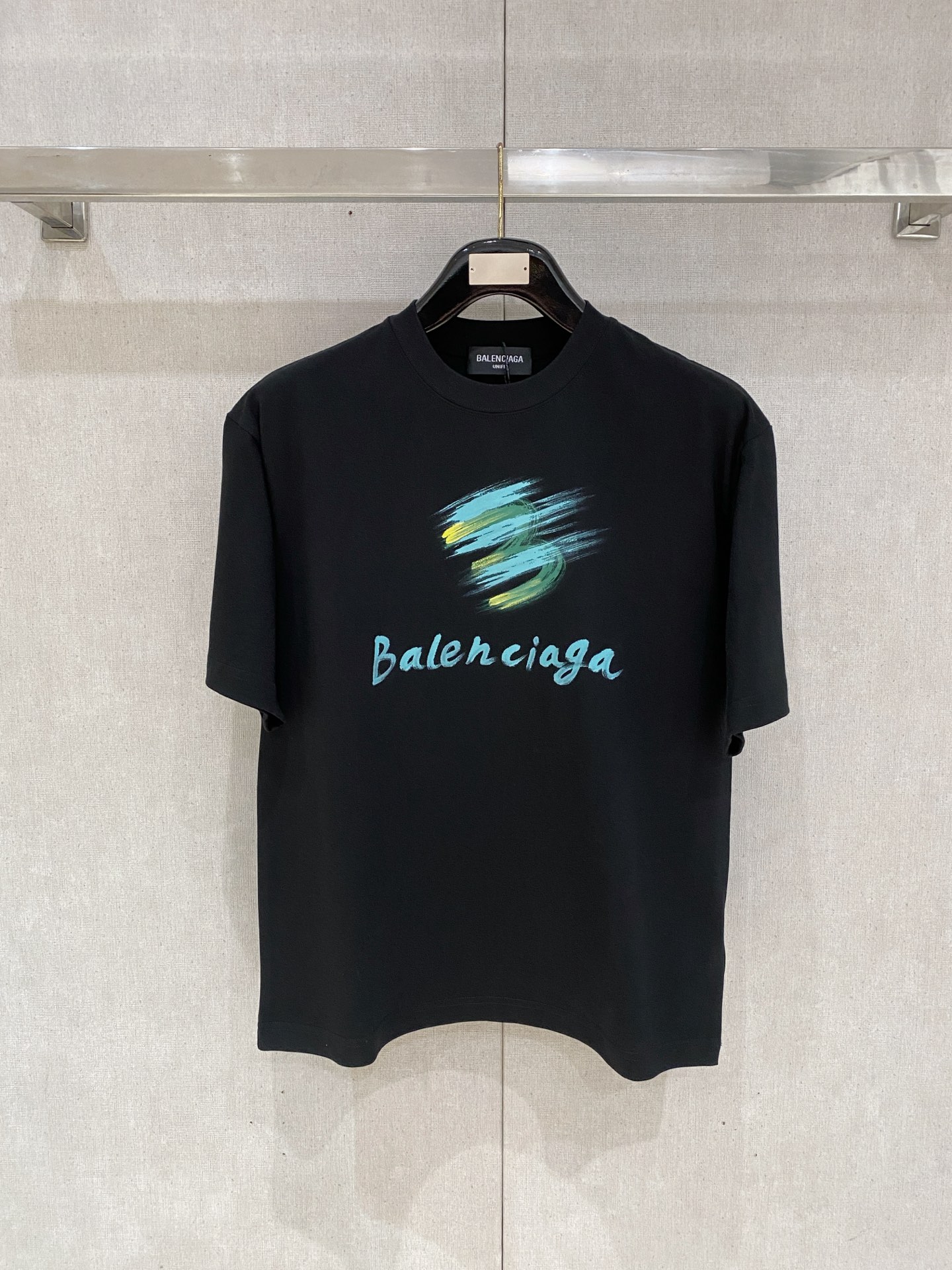 NO:728400,But after the new year, Balenciaga loose fit pure cotton latest fabric classic logo pattern logo fashion simple trend short sleeves, the highest quality counter original short sleeves, top production technology imported fabrics, counter style unique design, using imported high-end custom fabrics. Official website for sale!  The fabric pattern is great. The size is black and white. M-2XL. Can wear up to 200 pounds. Please state your height and weight when ordering, balenciaga, T-shirt,19860909可年后  巴黎世家 宽松版型纯棉最新面料经典标识图案logo时尚简约潮流短袖,最顶级的品质专柜原单短袖,顶级制作工艺进口面料,专柜款独特设计,采用进口高端订制面料.官网在售！面料版型超赞 码数..黑白色 M-2XL 最大可穿200斤下单报身高体重,,balenciaga,T-shirt,,Men's clothing