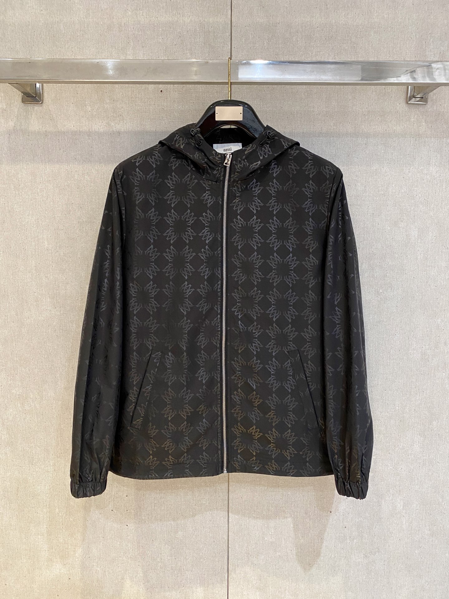 NO:728344,Support ami's high-quality 2026 autumn and winter new jackets after the new year. The new products on the show are in perfect condition. The memory fabrics are comfortable and warm, and the colors are full and attractive. The very outstanding design can easily enhance the fashion sense. The workmanship is extremely sophisticated and rigorous, and the wiring is neat and meticulous!  A masterpiece from a famous designer!  The upper body does not look bloated and is super handsome!  Size M~3XL (48-56) Multi-color,,jackets & coats,jackets & coats,19860909支持年后ami 高品质2026秋冬新款夹克外套,秀场新品品相非常完美,记忆面料舒适保暖,色泽饱满诱人,非常出彩的设计,轻松将时髦感进阶,做工极为考究严谨,走线工整细致！大牌设计师巨作！上身不显臃肿、超级帅气！ 码数M~3XL（48-56） 多颜色,,jackets & coats,jackets & coats,,Men's clothing